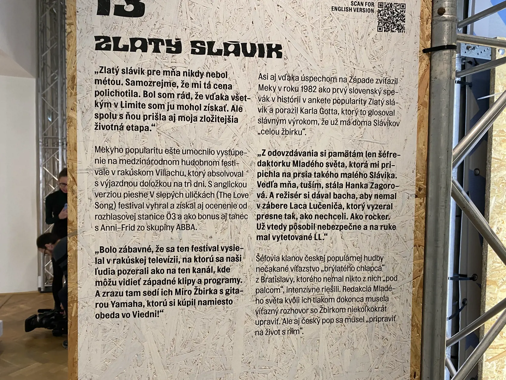 Výstavu o živote zosnulého speváka Mira Žbirku otvorili 1. decembra 2023 vo Východoslovenskom múzeu. Zároveň uviedli do života knihu o ňom. Ružovými lupienkami ju pokrstila Marika Gombitová.