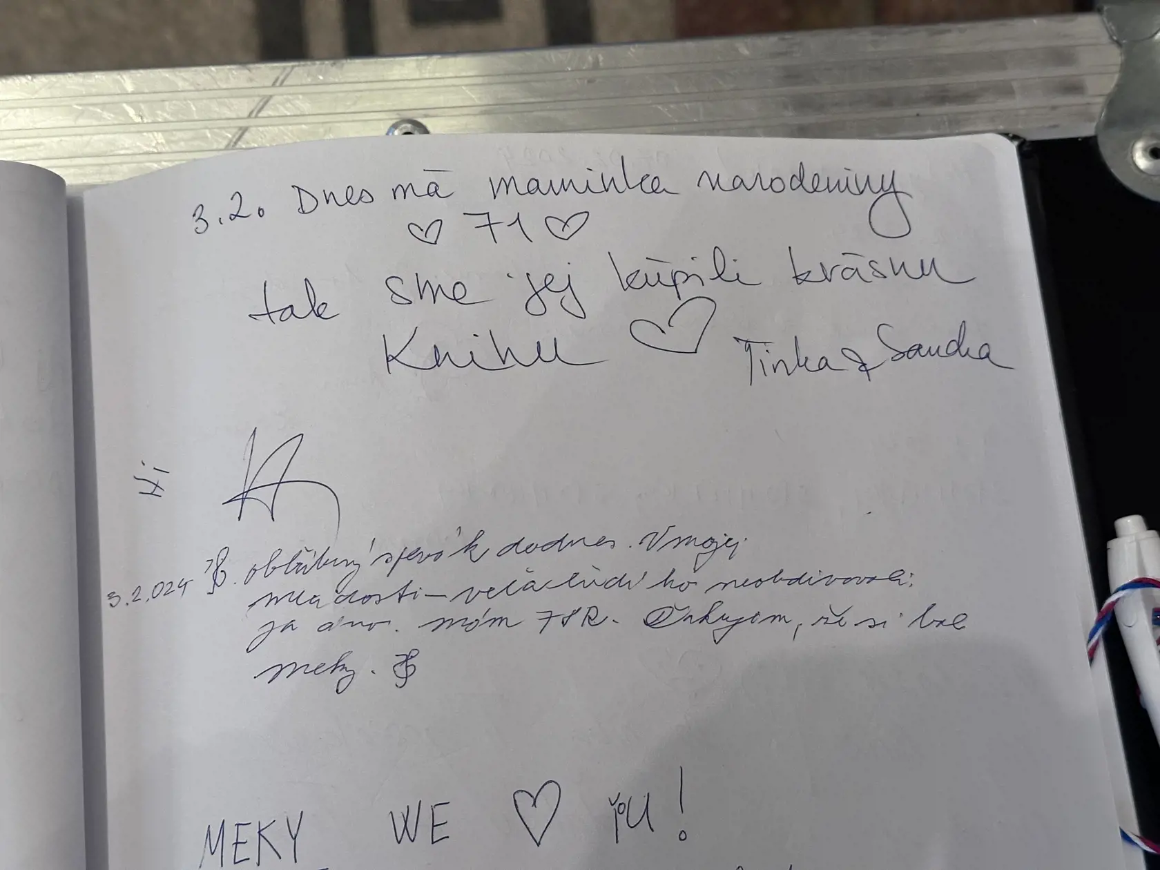 Odkazy návštevníkov výstavy v Košiciach pre Mekyho v kronike.