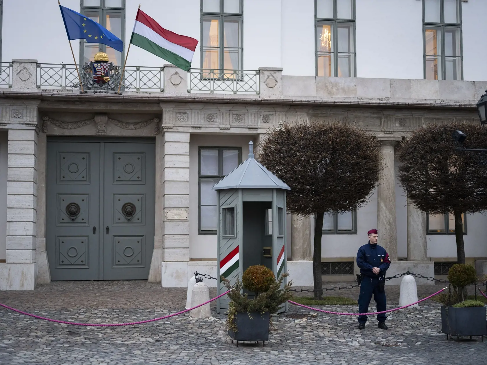 Na snímke Šándorov palác, oficiálne sídlo maďarskej hlavy štátu, 10. februára 2024 v Budapešti. Maďarská prezidentka Katalin Nováková odstúpila z funkcie hlavy štátu. V súvislosti s kauzou amnestie muža odsúdeného za utajovanie prípadu sexuálneho zneužívania v detskom domove to prezidentka oznámila v sobotu podvečer vo verejnoprávnej televízii M1.