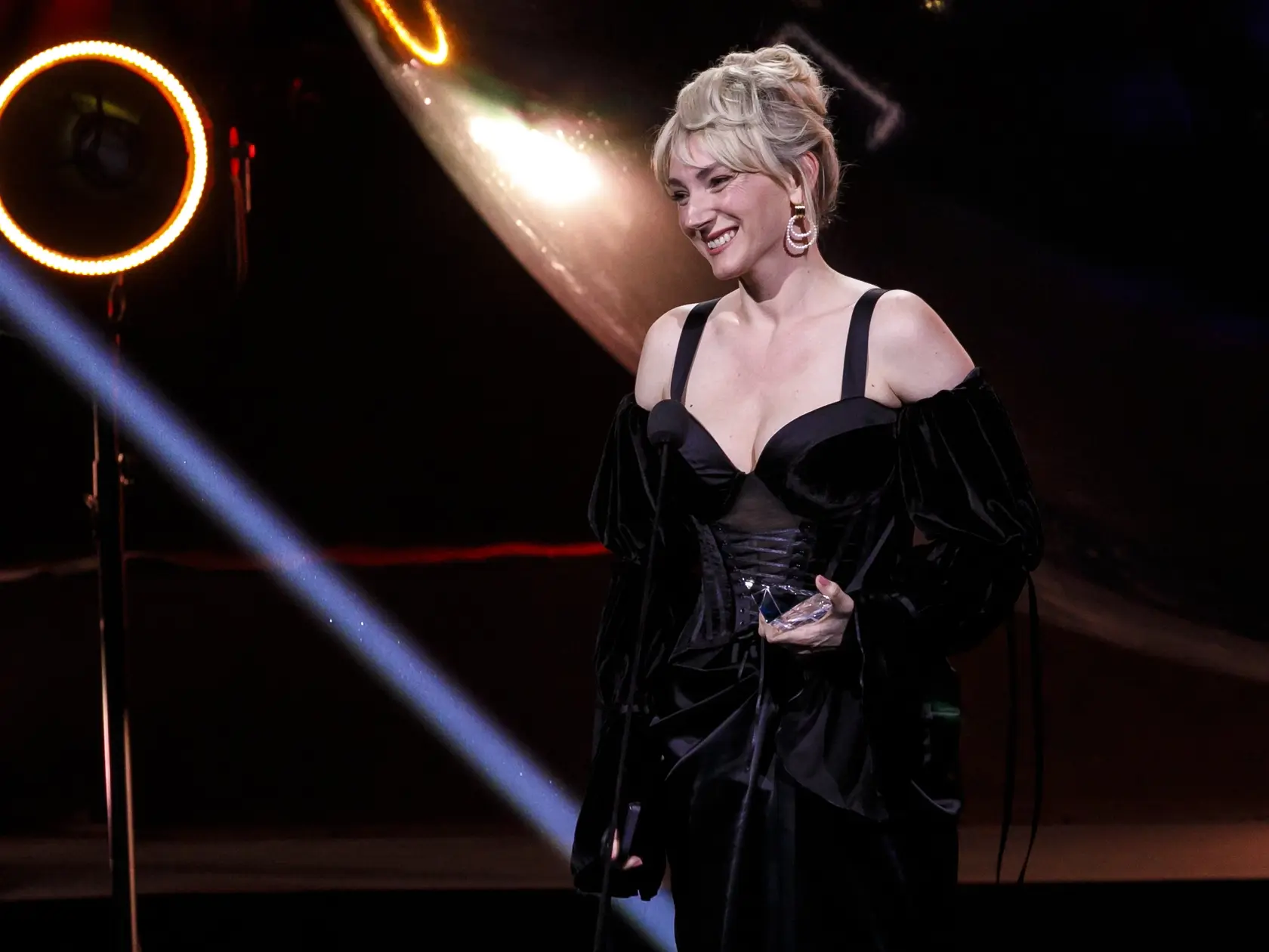 Na snímke si prevzala cenu v kategórii za najlepší ženský herecký výkon v hlavnej úlohe Alexandra Borbély vo filme Ema a smrtihlav na odovzdávaní Národných filmových cien Slnko v sieti za rok 2024.