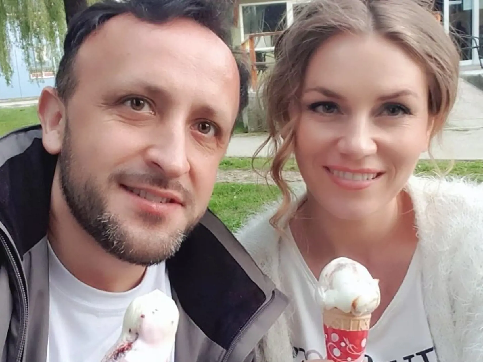 Nedávno si zašli manželia Kandráčovci na zmrzlinu.
