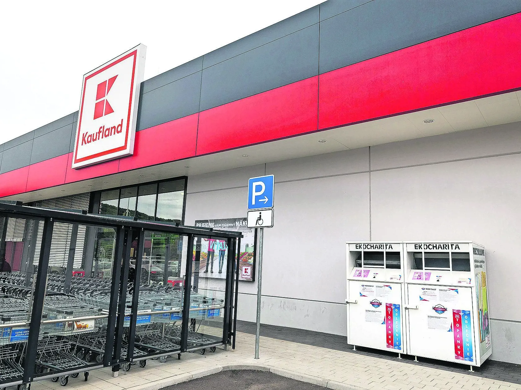 Zákazníci môžu v predajniach odovzdať aj kuchynský olej, či malé elektrospotrebiče.
