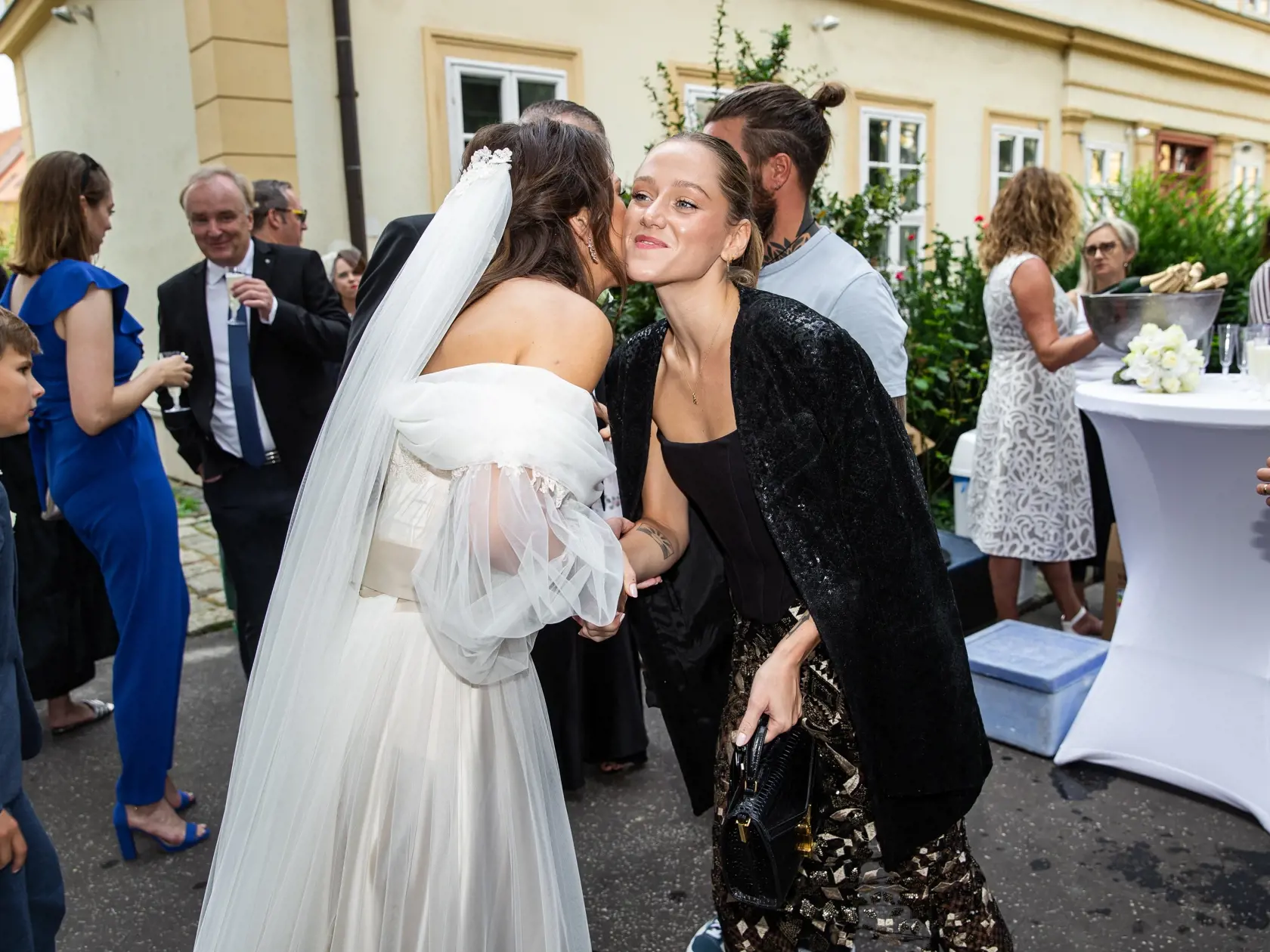Svadba Juraja Drobu a Miroslavy Valovičovej v Bratislave. Na snímke je  Filip Šebo, Juraj Droba, Miroslava Valovičová a Emma Drobná.