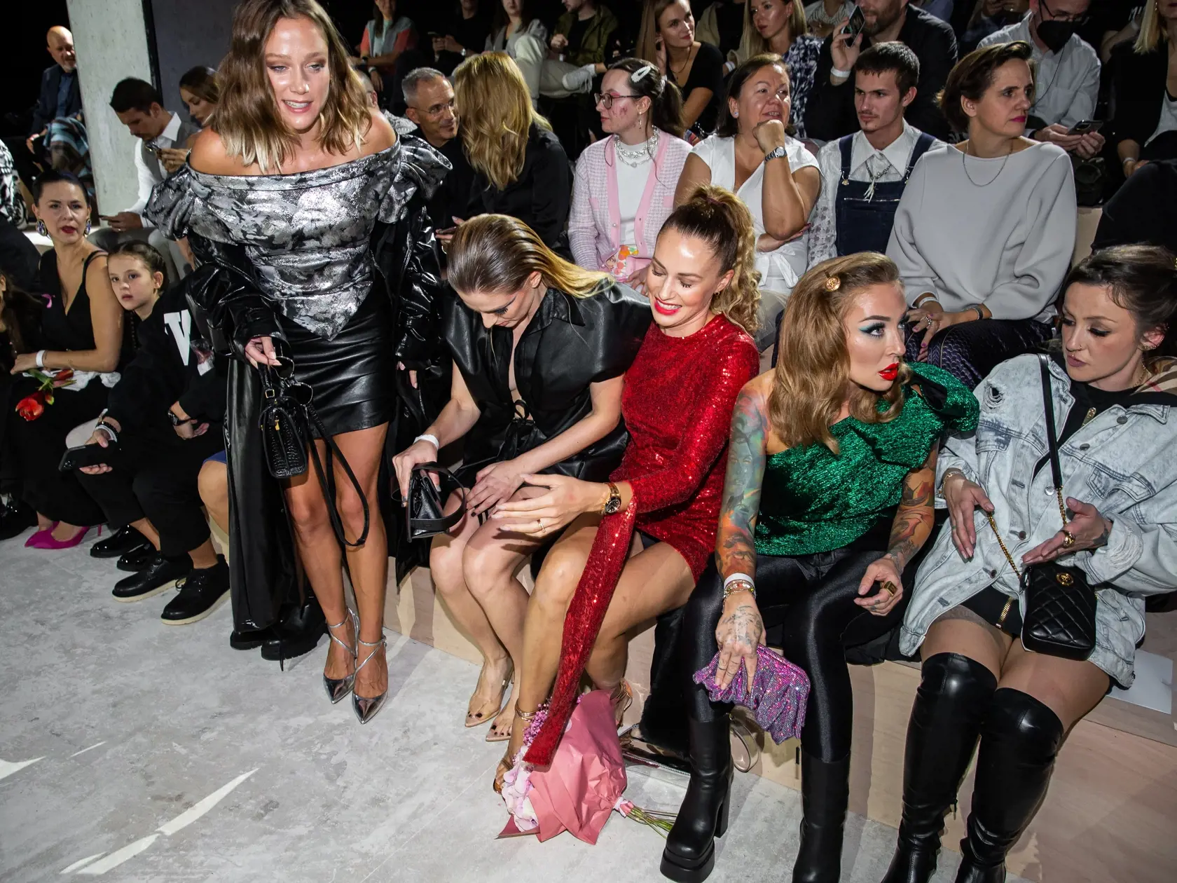 Druhý deň zo série módnych prehliadok pod názvom "Fashion LIVE!" v Bratislave. Na snímke Emma Drobná, Katarína „Becca“ Balážiová, Mária Čírová, Lucia Sládečková.