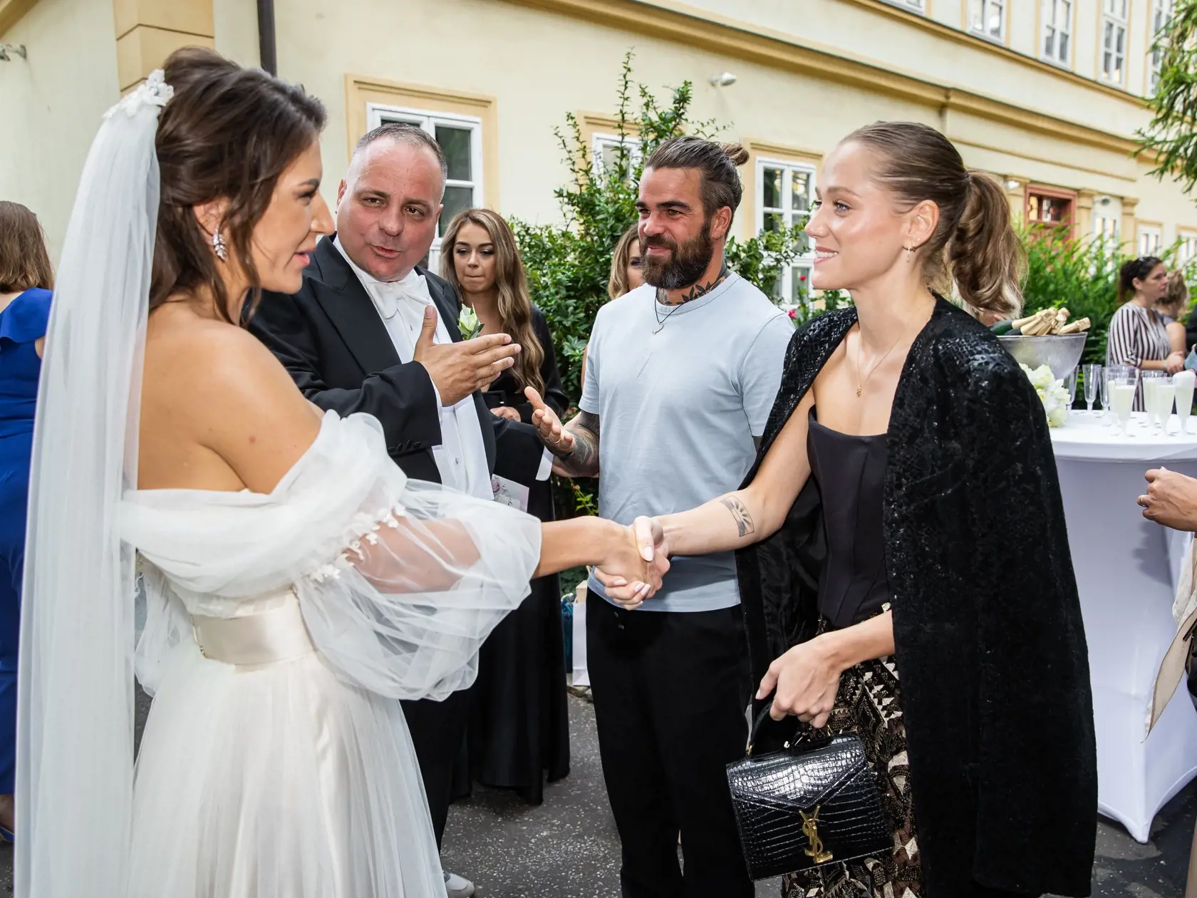 Svadba Juraja Drobu a Miroslavy Valovičovej v Bratislave. Na snímke je  Filip Šebo, Juraj Droba, Miroslava Valovičová a Emma Drobná.