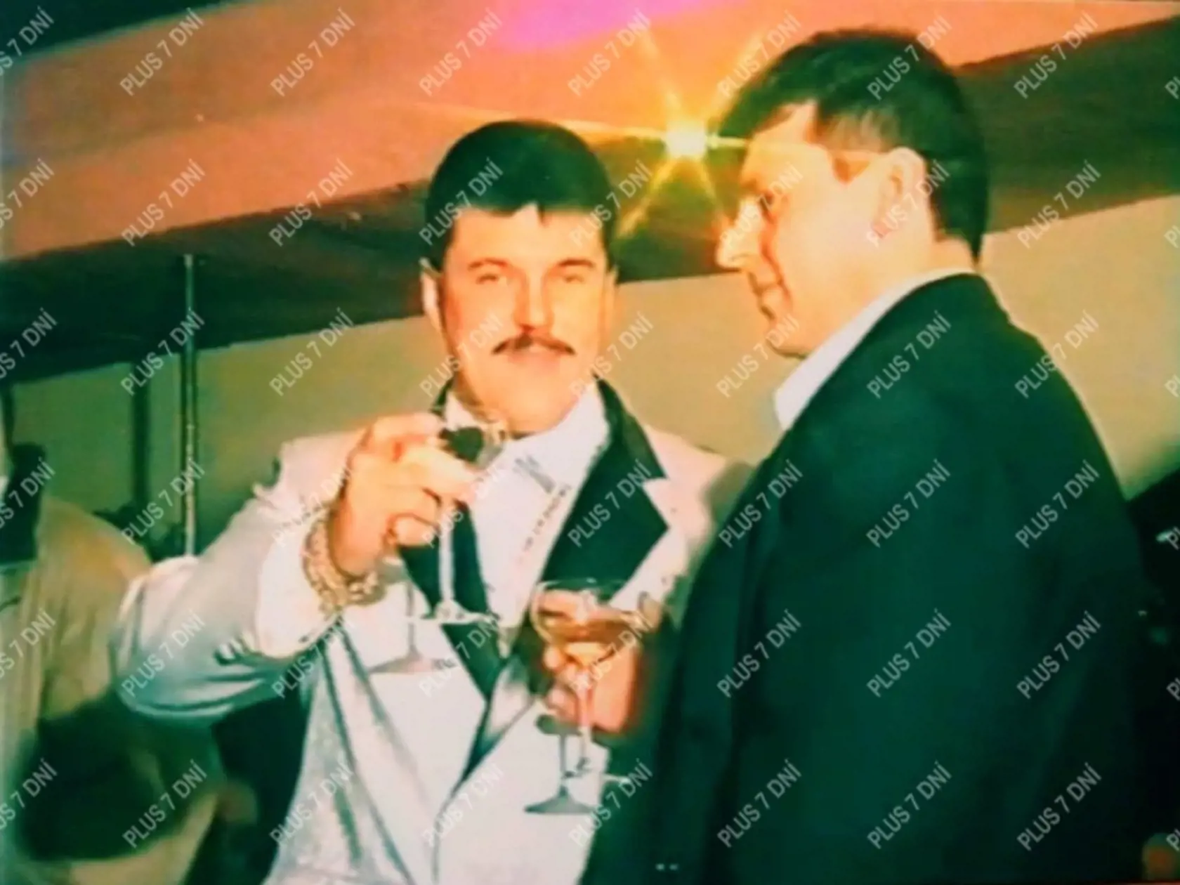 Mikuláš Černák a Alojz Házy: Na oslave 31. narodenín mafiánskeho bosa.
