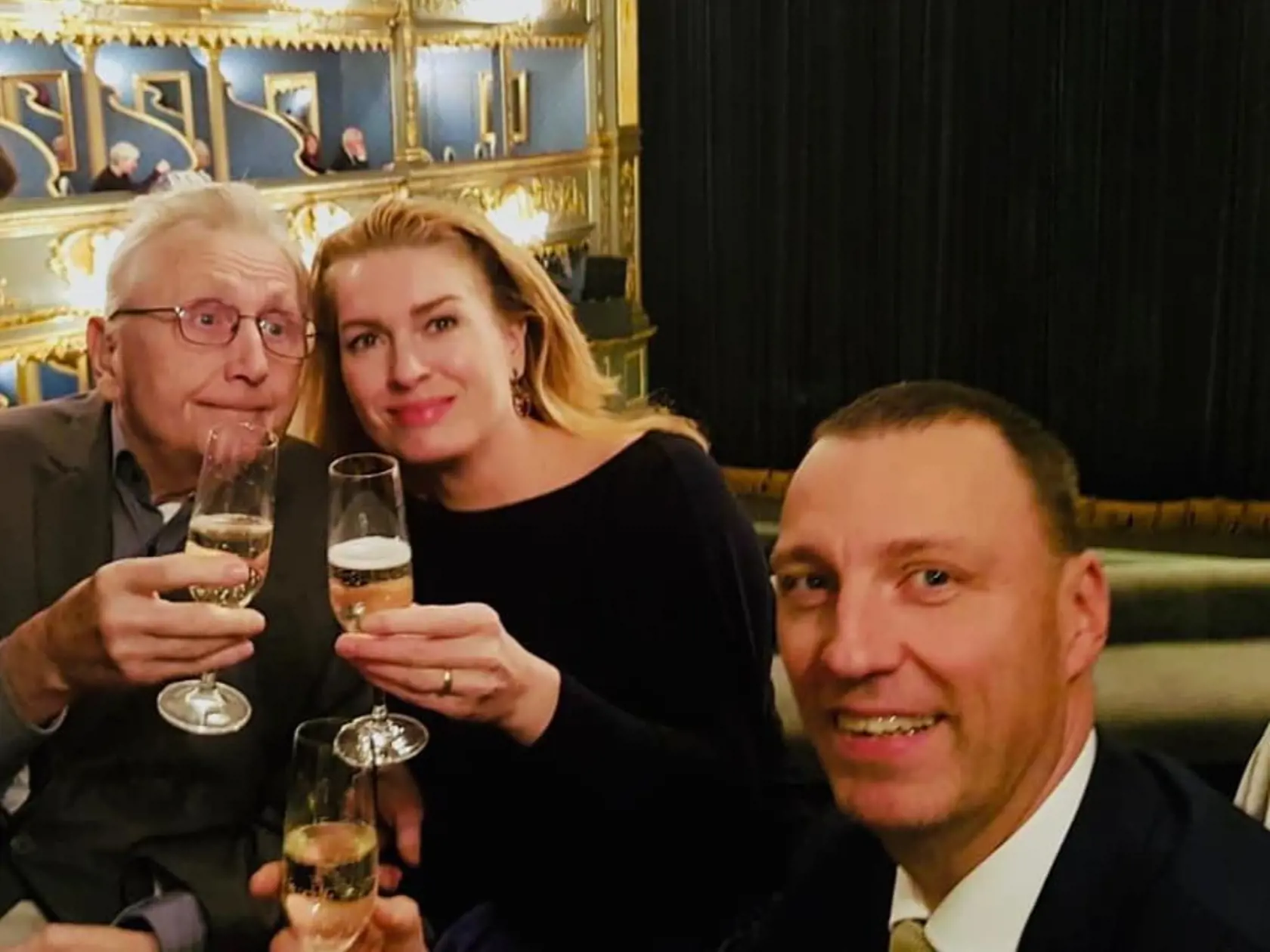December 2019: Aj keď mal problémy, občas vybehol za kultúrou.