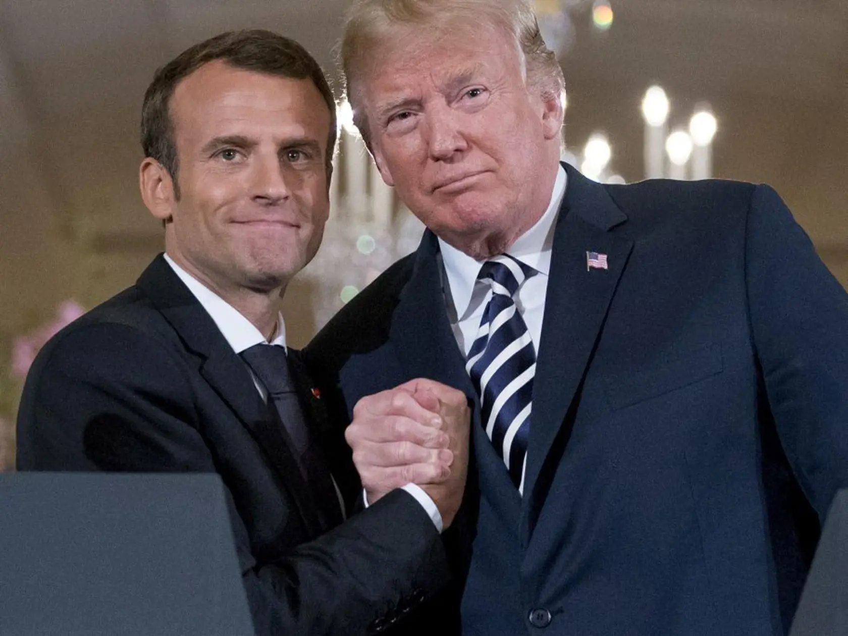 Francúzsky prezident  Emmanuel Macron a jeho americký náprotivok Donald Trump.
