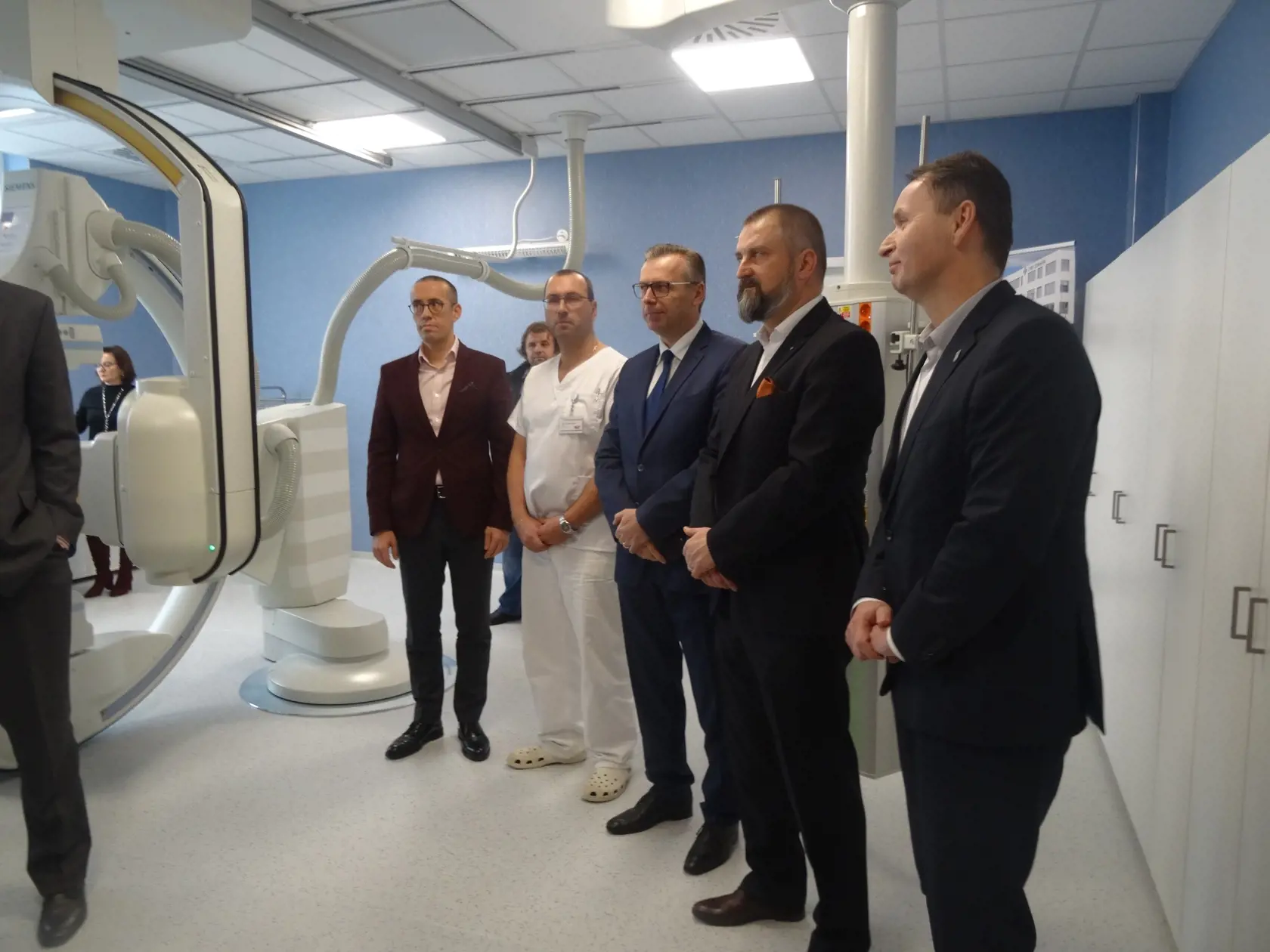 Biplanárny angiograf, ktorý je srdcom pracoviska ponúka možnosť zobrazenia ciev
v dvoch rovinách v reálnom čase. Primár Ľubomír Špak primár pracoviska intervenčnej angiológie.
