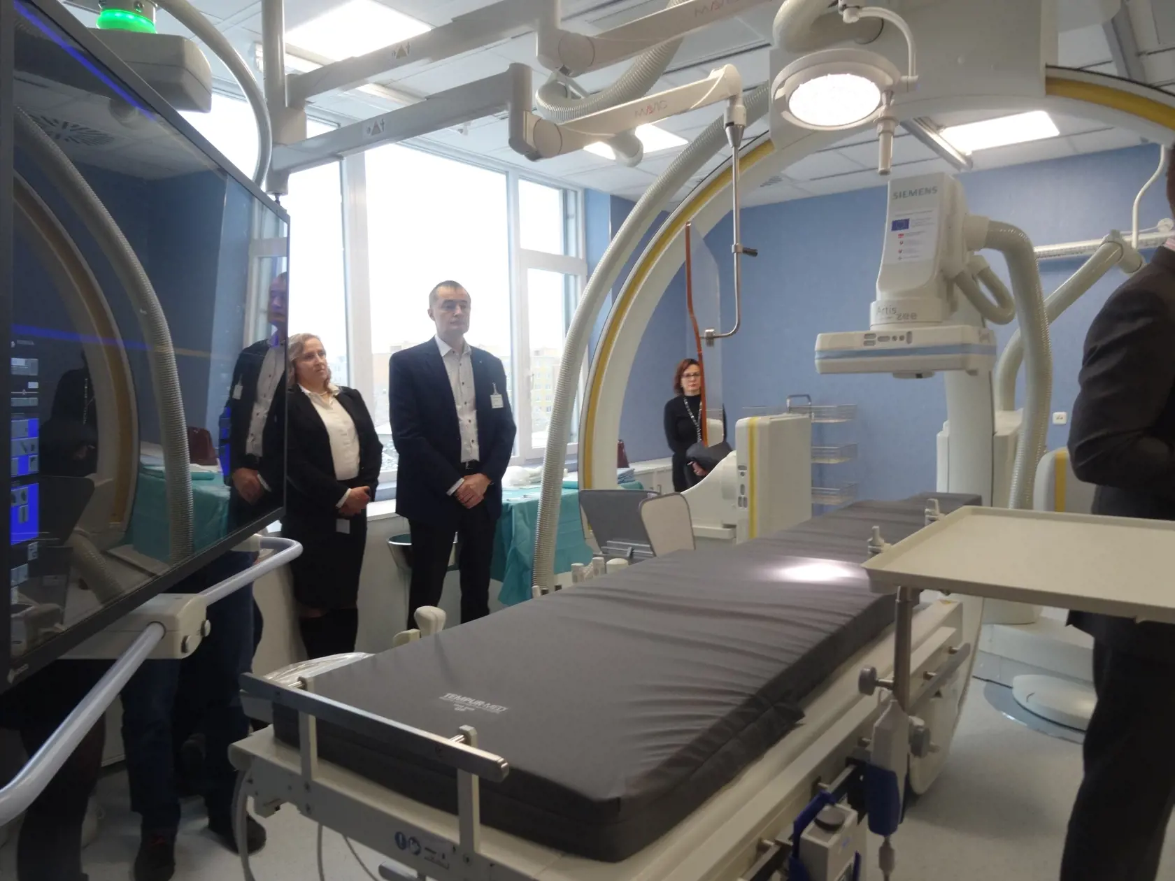 Biplanárny angiograf, ktorý je srdcom pracoviska ponúka možnosť zobrazenia ciev
v dvoch rovinách v reálnom čase.
