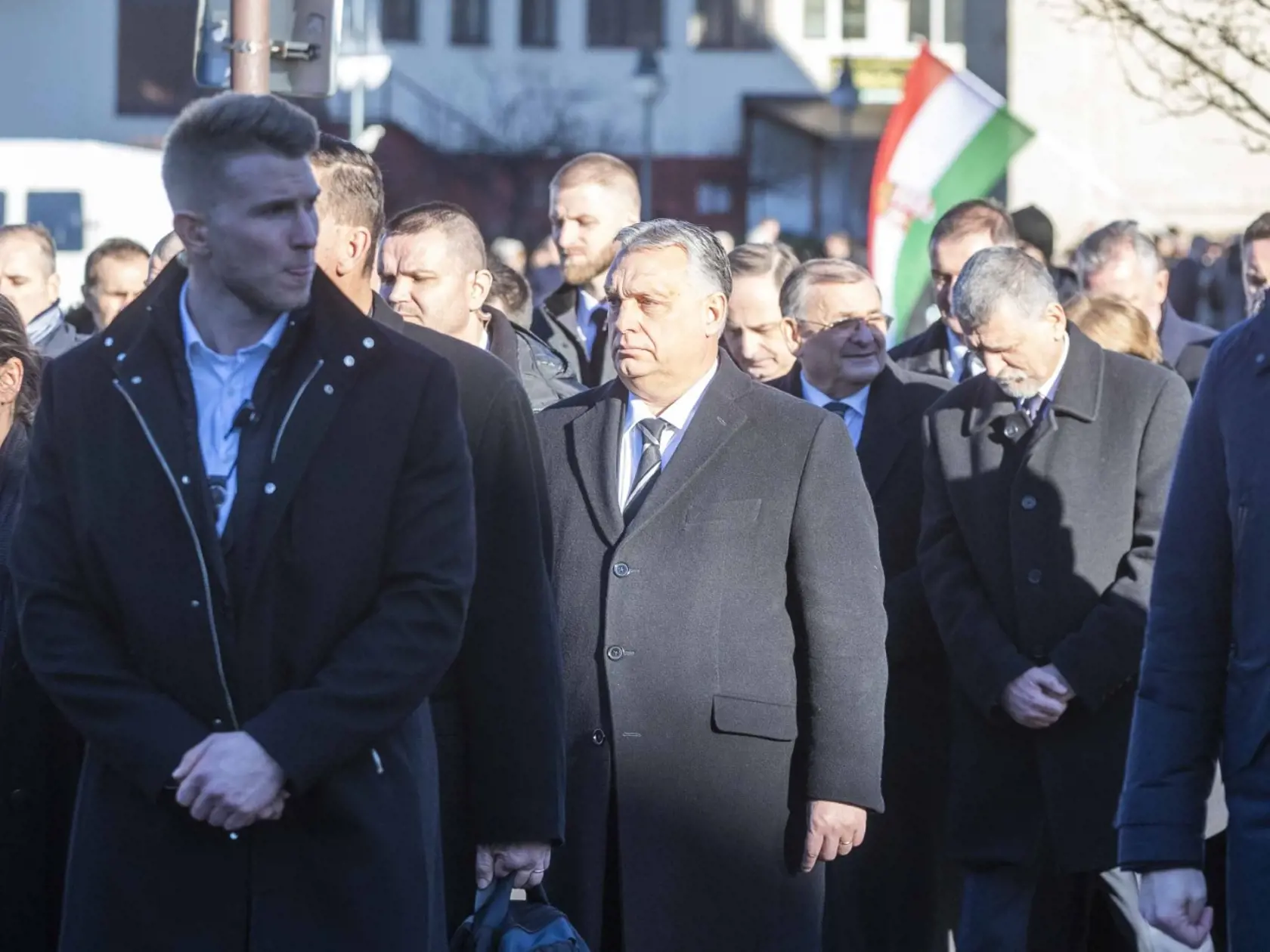 V utorok (17.1.2023) sa konal pohreb politika Miklósa Duraya v Lučenci. Kondolovať prišlo viacero delegácií z Maďarska vrátane maďarského premiéra Viktora Orbána.