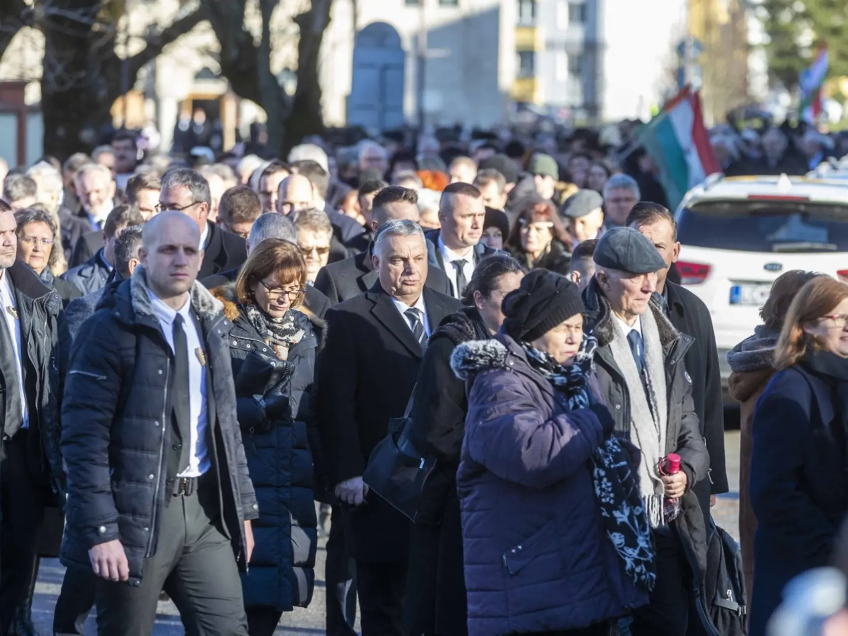 V utorok (17.1.2023) sa konal pohreb politika Miklósa Duraya v Lučenci. Kondolovať prišlo viacero delegácií z Maďarska vrátane maďarského premiéra Viktora Orbána.
