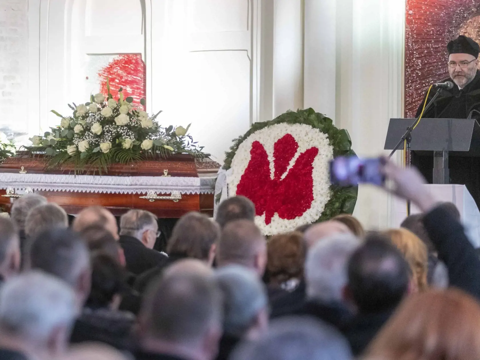 V utorok (17.1.2023) sa konal pohreb politika Miklósa Duraya v Lučenci.