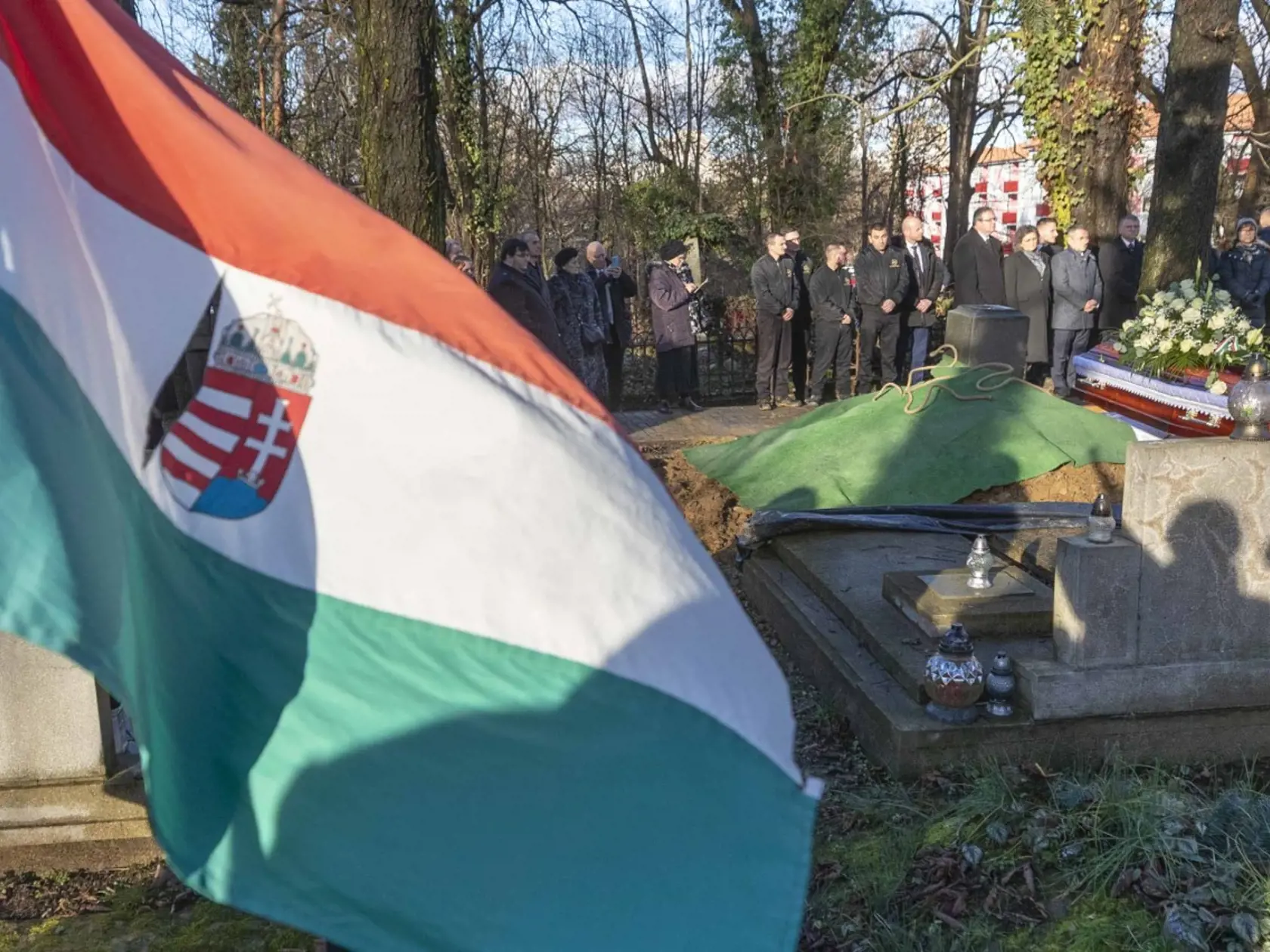 V utorok sa konal pohreb politika Miklósa Duraya v Lučenci. Kondolovať prišlo viacero delegácií z Maďarska vrátane maďarského premiéra Viktora Orbána.