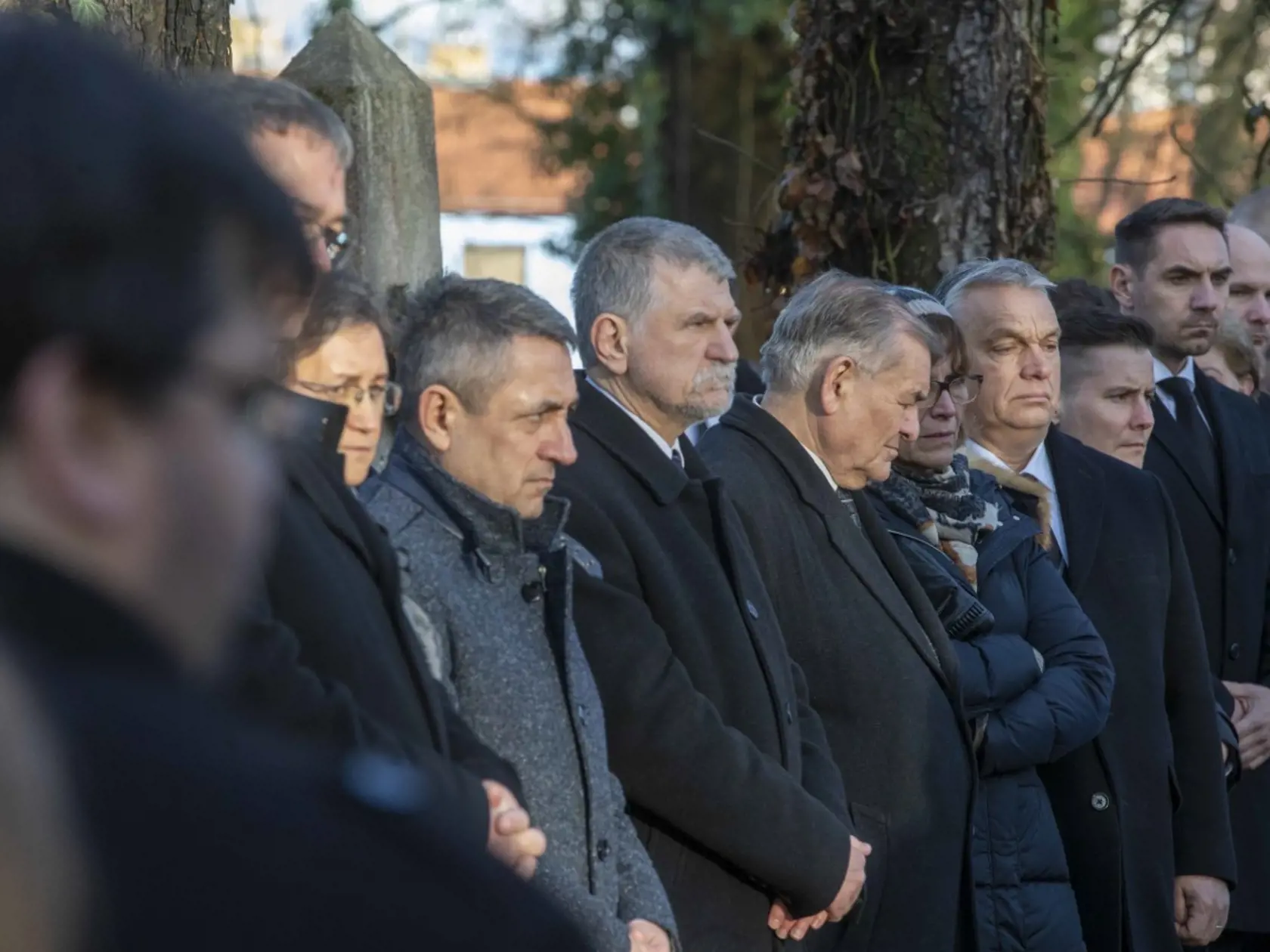 V utorok sa konal pohreb politika Miklósa Duraya v Lučenci. Kondolovať prišlo viacero delegácií z Maďarska vrátane maďarského premiéra Viktora Orbána.