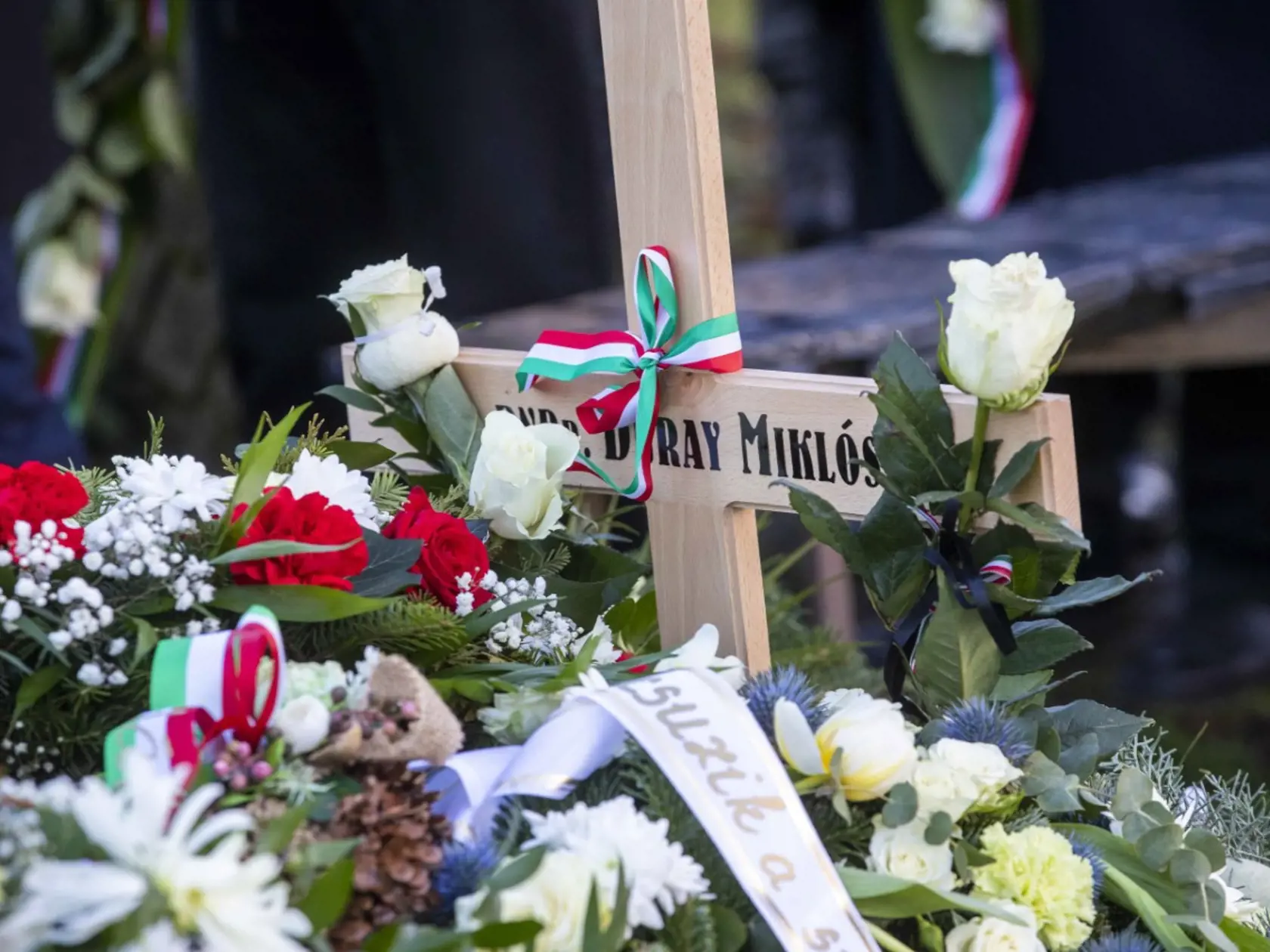 Dlhoročný politik a signatár Charty 77 Miklós Duray zomrel 30. decembra 2022. Pohreb politika sa konal v jeho rodnom Lučenci.