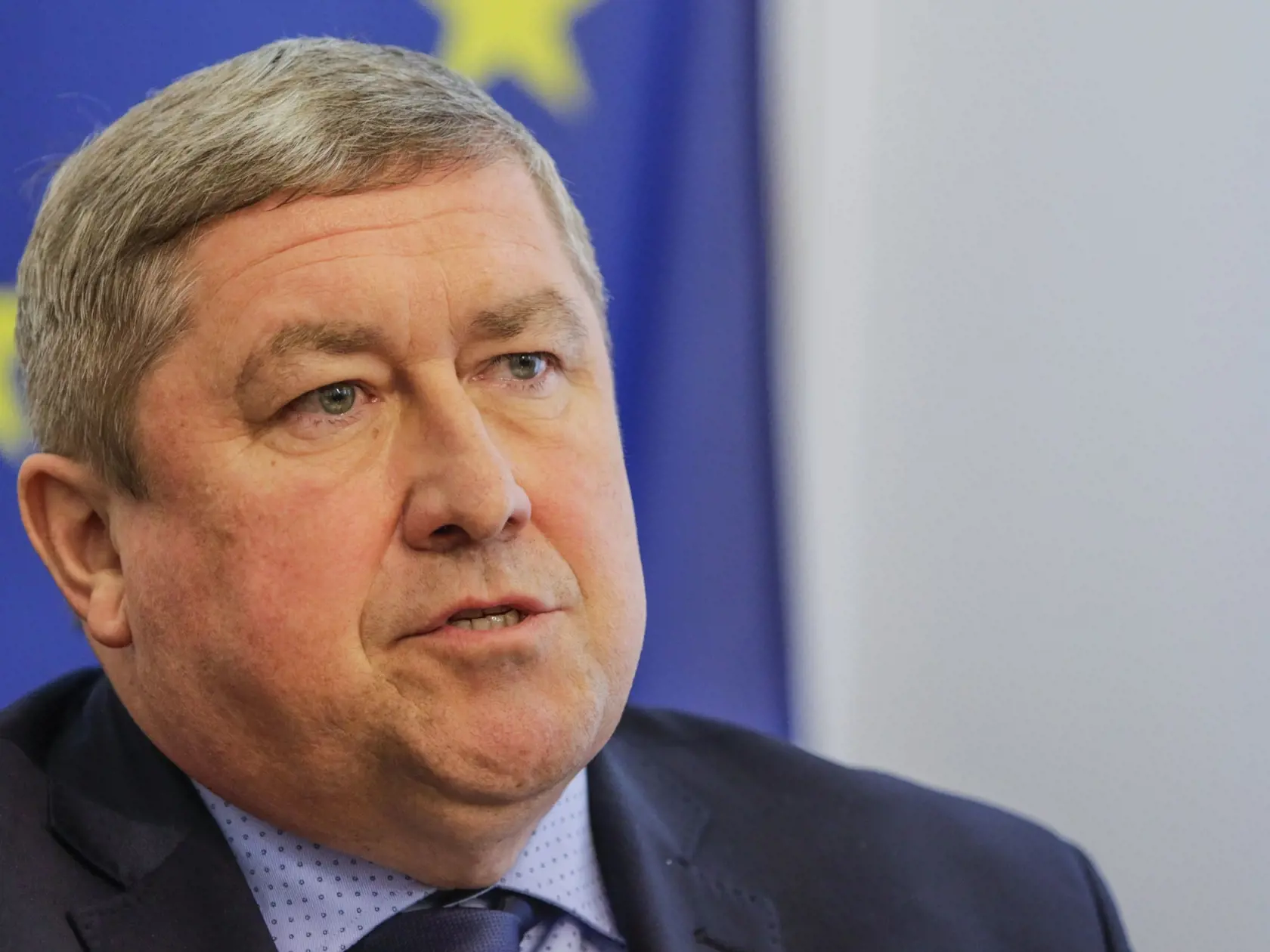 Na snímke špeciálny prokurátor Dušan Kováčik  počas tlačovej konferencie s námestníkom generálneho prokurátora SR pre trestný úsek Petrom Šufliarskym a generálnym prokurátorom Jaromírom Čižnárom 8. marca 2017 v Bratislave.