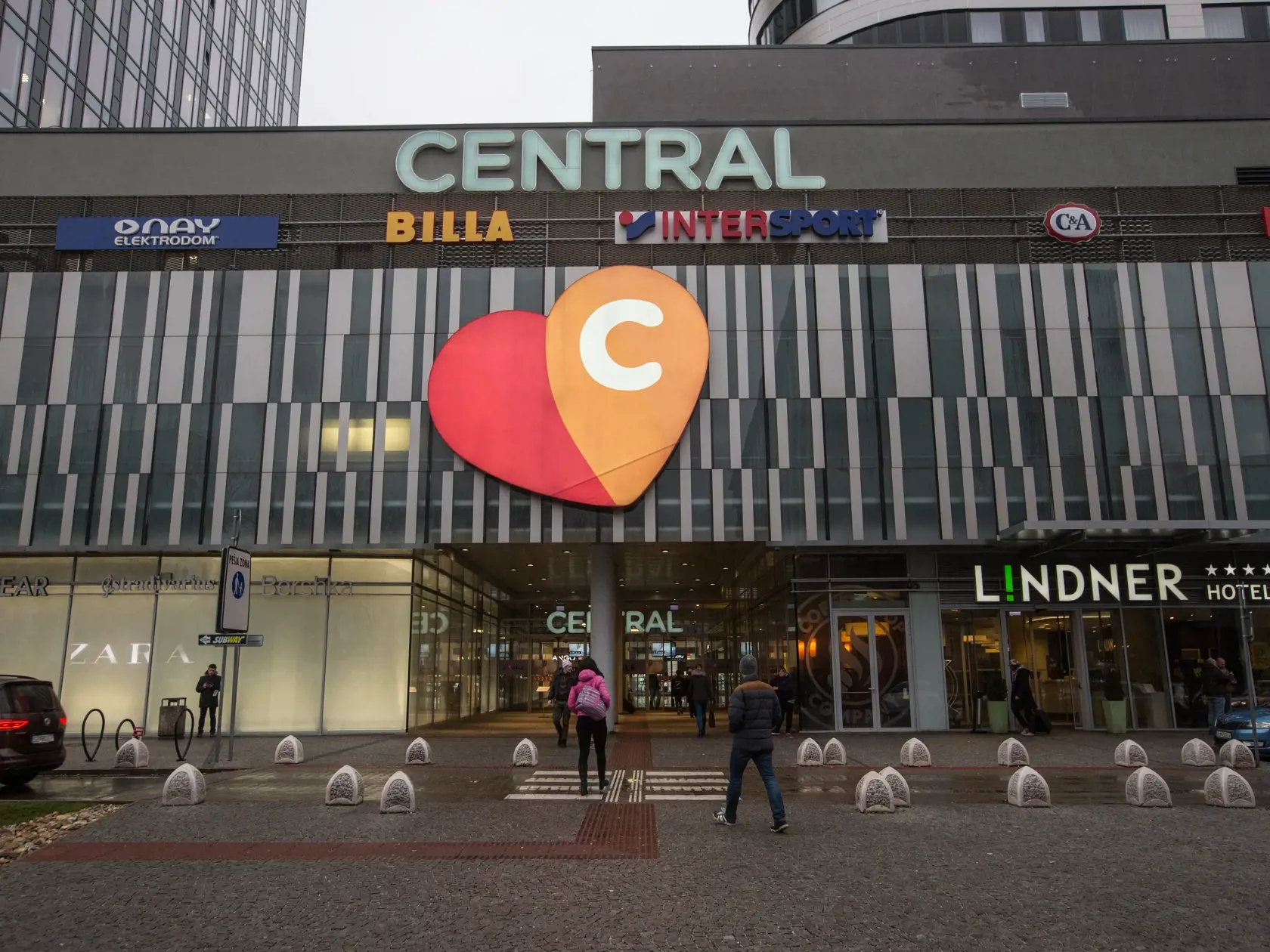 Obchodné centrum Central v Bratislave.
