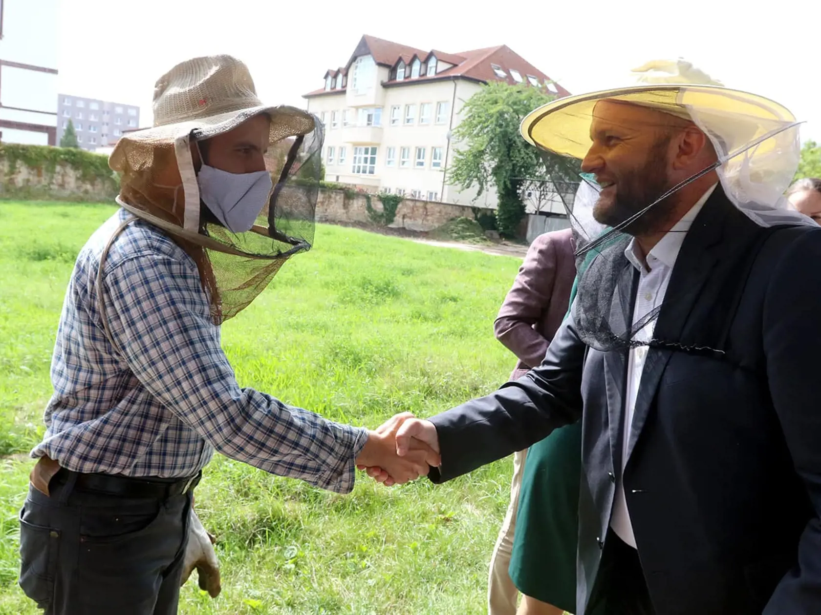Jaroslav Naď ubytoval na ministerstve včielky. Inšpirovala ho hlavná veliteľka ozbrojených síl prezidentka Zuzana Čaputová.