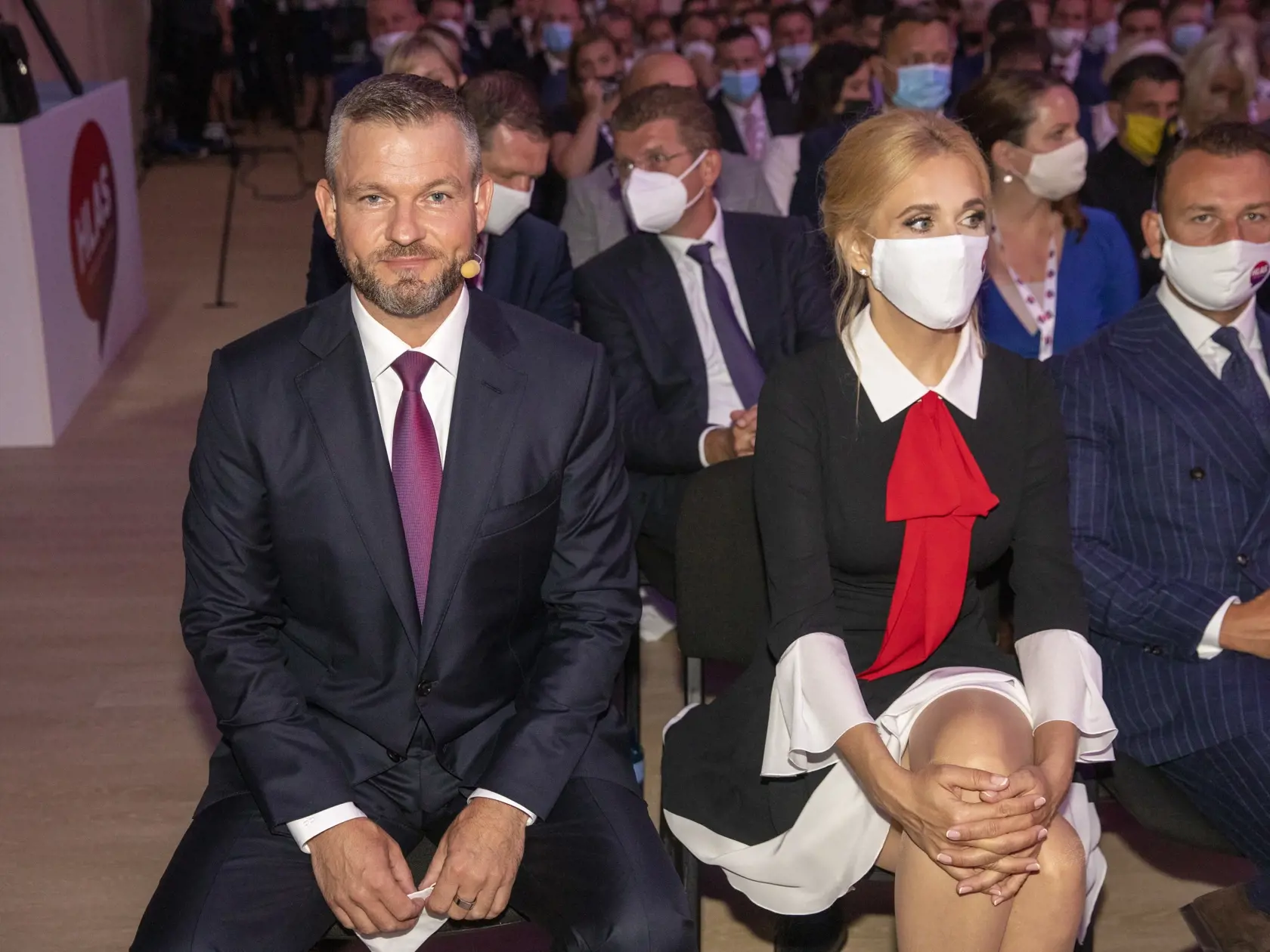 „Pri prechádzke z reštaurácie sa ma Peter Pellegrini spýtal, či tú finančnú odmenu od Michala Suchobu vieme zrealizovať prostredníctvom Miroslava Výboha,“ vypovedá údajne Imrecze.