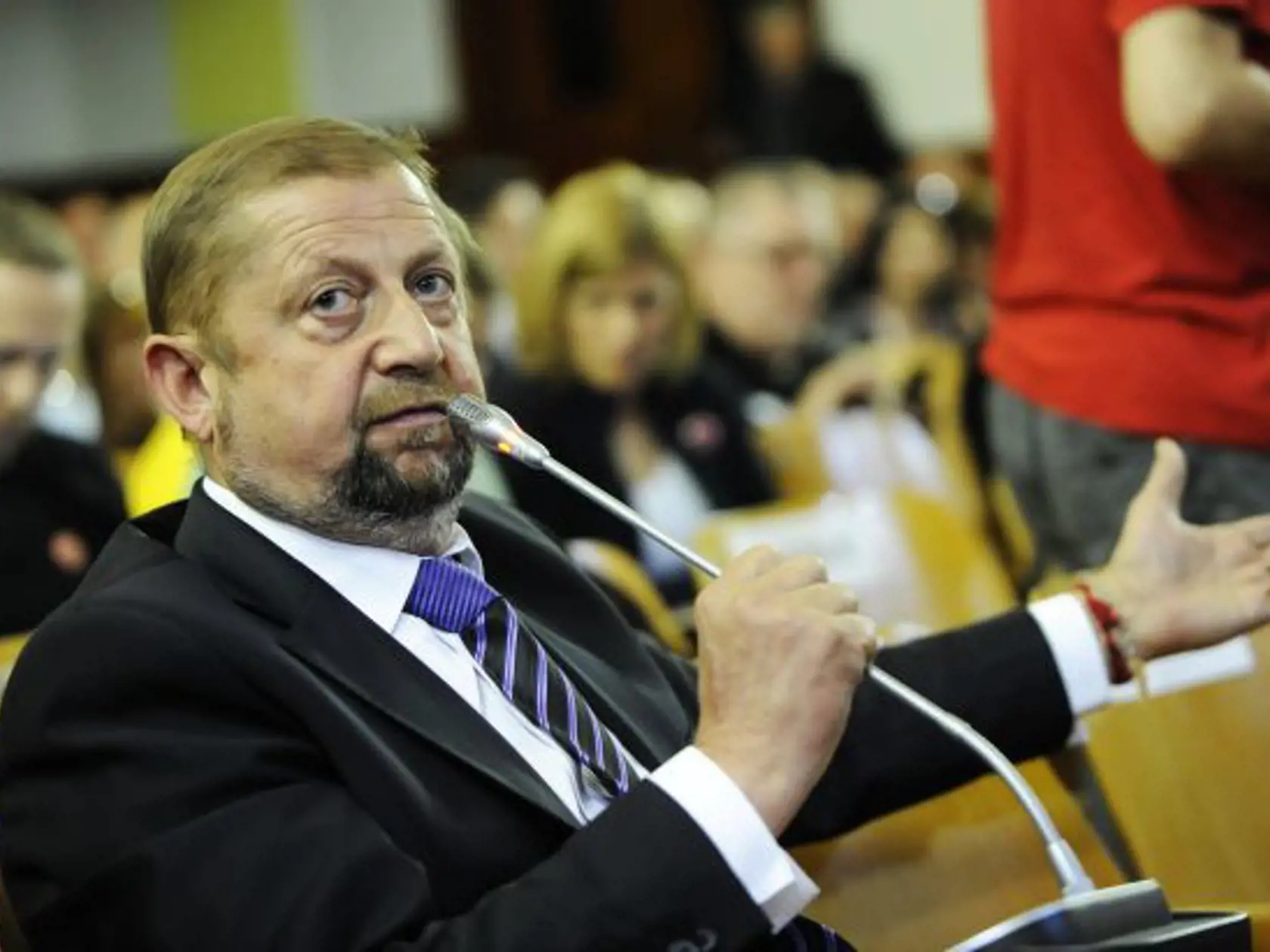 **OPRAVA TEXTU- Kandidát na predsedu NS SR Štefan Harabin na zasadnutí Súdnej rady SR v kultúrnom dome v Sobranciach. Sobrance, 19. máj 2014. Foto: SITA/Ivan Fleischer
