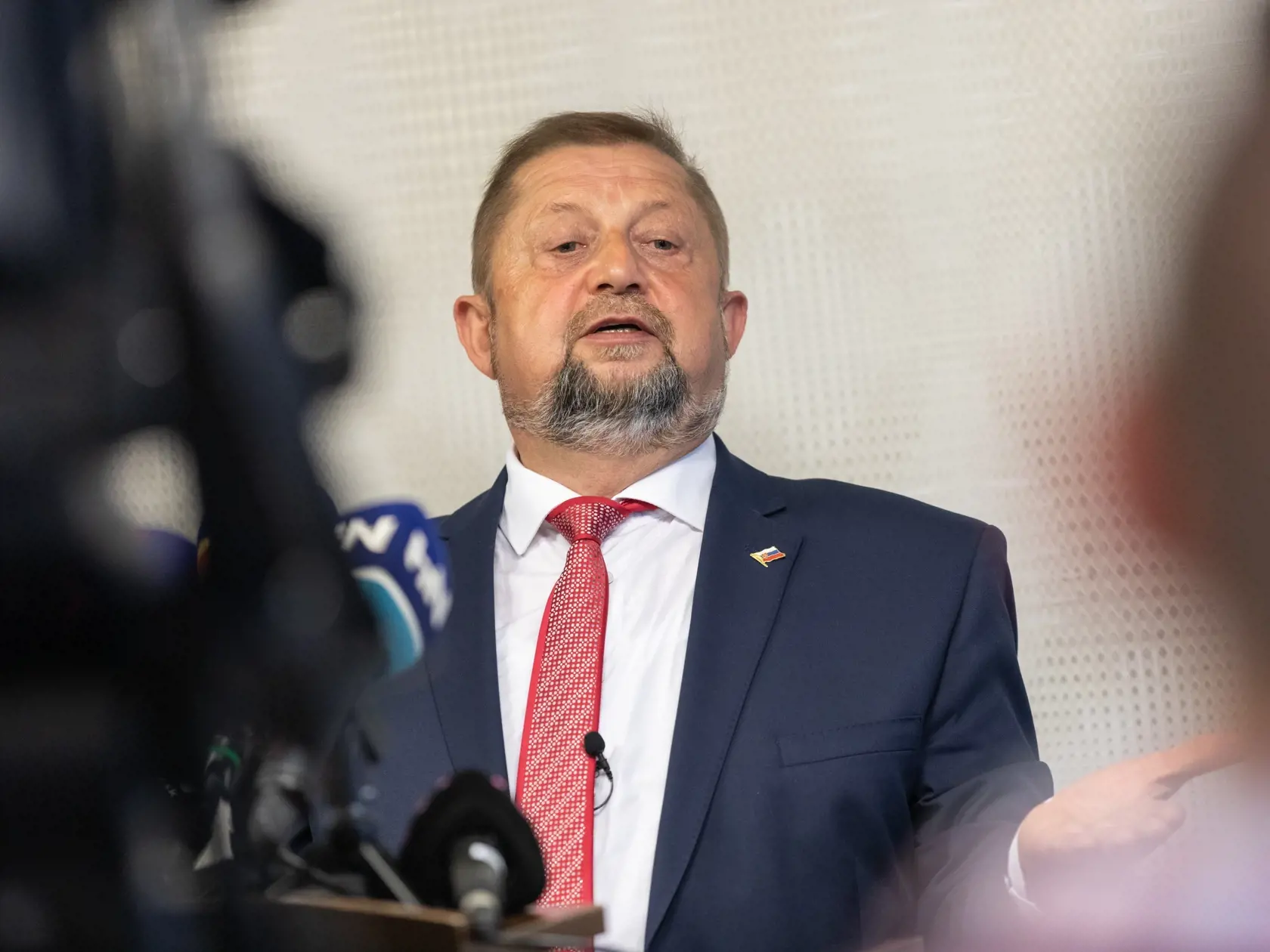 Tlačová konferencia Štefana Harabína v bratislavskom hoteli Apollo k menovaní novej prezidentky.