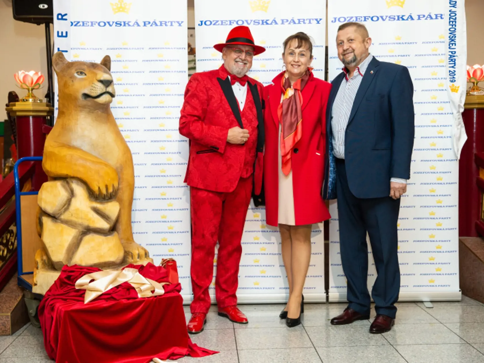 Oslavu si nenechal ujsť ani kandidát na prezidenta Štefan Harabin. Ten aj na párty nezabudol pripomenúť, že svoj boj neskončil, práve naopak, len začal.