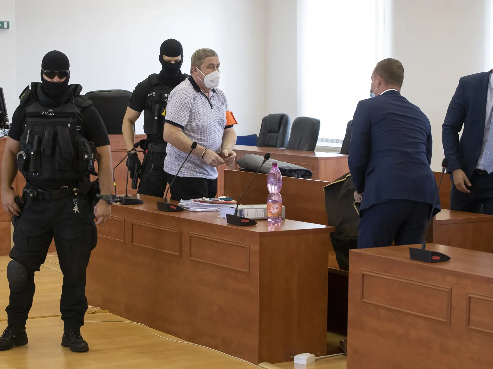 Súdne pojednávanie s bývalým špeciálnym prokurátorom Dušanom Kováčikom na  Špecializovanom trestnom súde v Pezinku, ktorý je obžalovaný zo zločinu zneužitia právomoci verejného činiteľa, obzvlášť závažného zločinu prijímania úplatku, zločinu založenia, zosnovania a podporovania zločineckej skupiny a z prečinu ohrozenia dôvernej a vyhradenej skutočnosti.