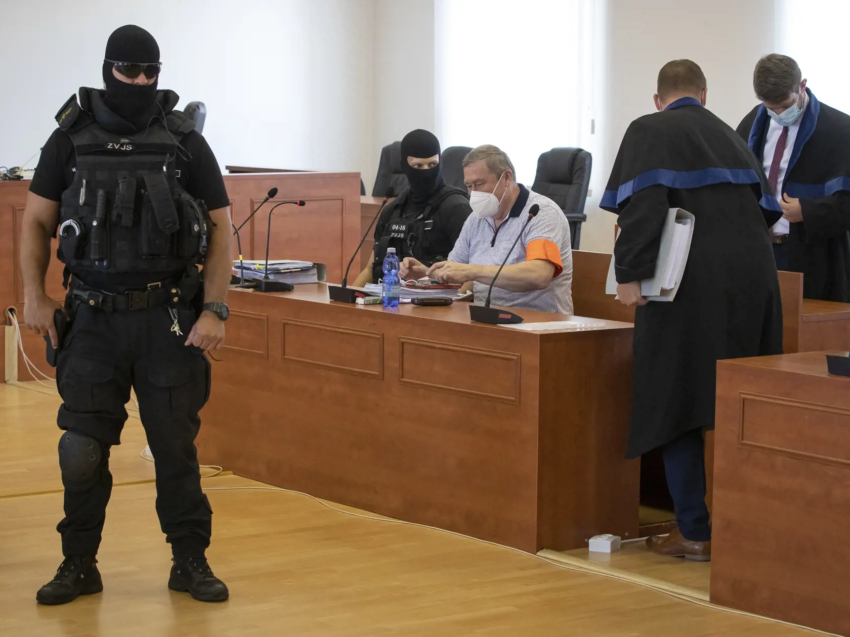 Súdne pojednávanie s bývalým špeciálnym prokurátorom Dušanom Kováčikom na  Špecializovanom trestnom súde v Pezinku, ktorý je obžalovaný zo zločinu zneužitia právomoci verejného činiteľa, obzvlášť závažného zločinu prijímania úplatku, zločinu založenia, zosnovania a podporovania zločineckej skupiny a z prečinu ohrozenia dôvernej a vyhradenej skutočnosti.