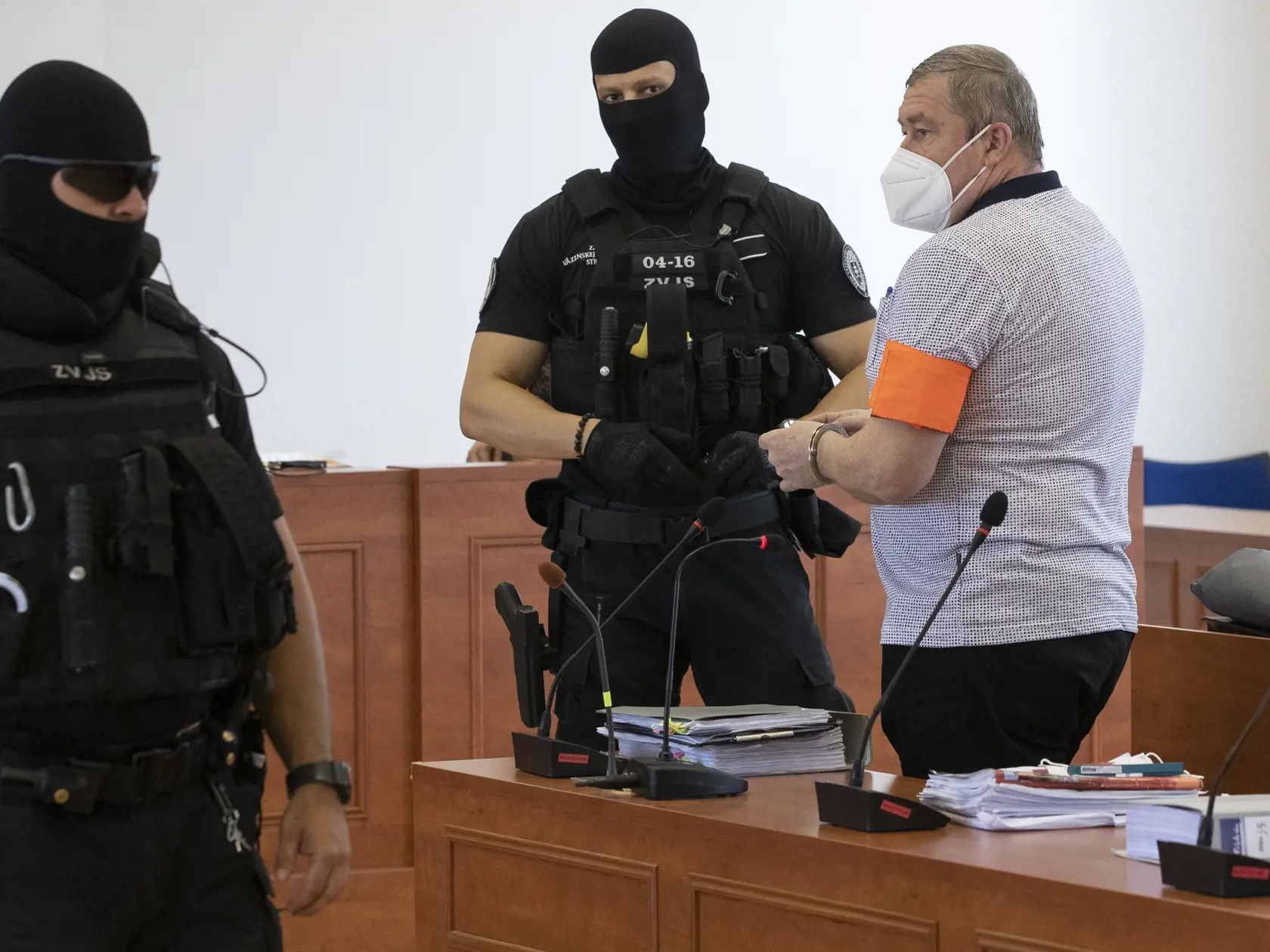 Súdne pojednávanie s bývalým špeciálnym prokurátorom Dušanom Kováčikom na  Špecializovanom trestnom súde v Pezinku, ktorý je obžalovaný zo zločinu zneužitia právomoci verejného činiteľa, obzvlášť závažného zločinu prijímania úplatku, zločinu založenia, zosnovania a podporovania zločineckej skupiny a z prečinu ohrozenia dôvernej a vyhradenej skutočnosti.