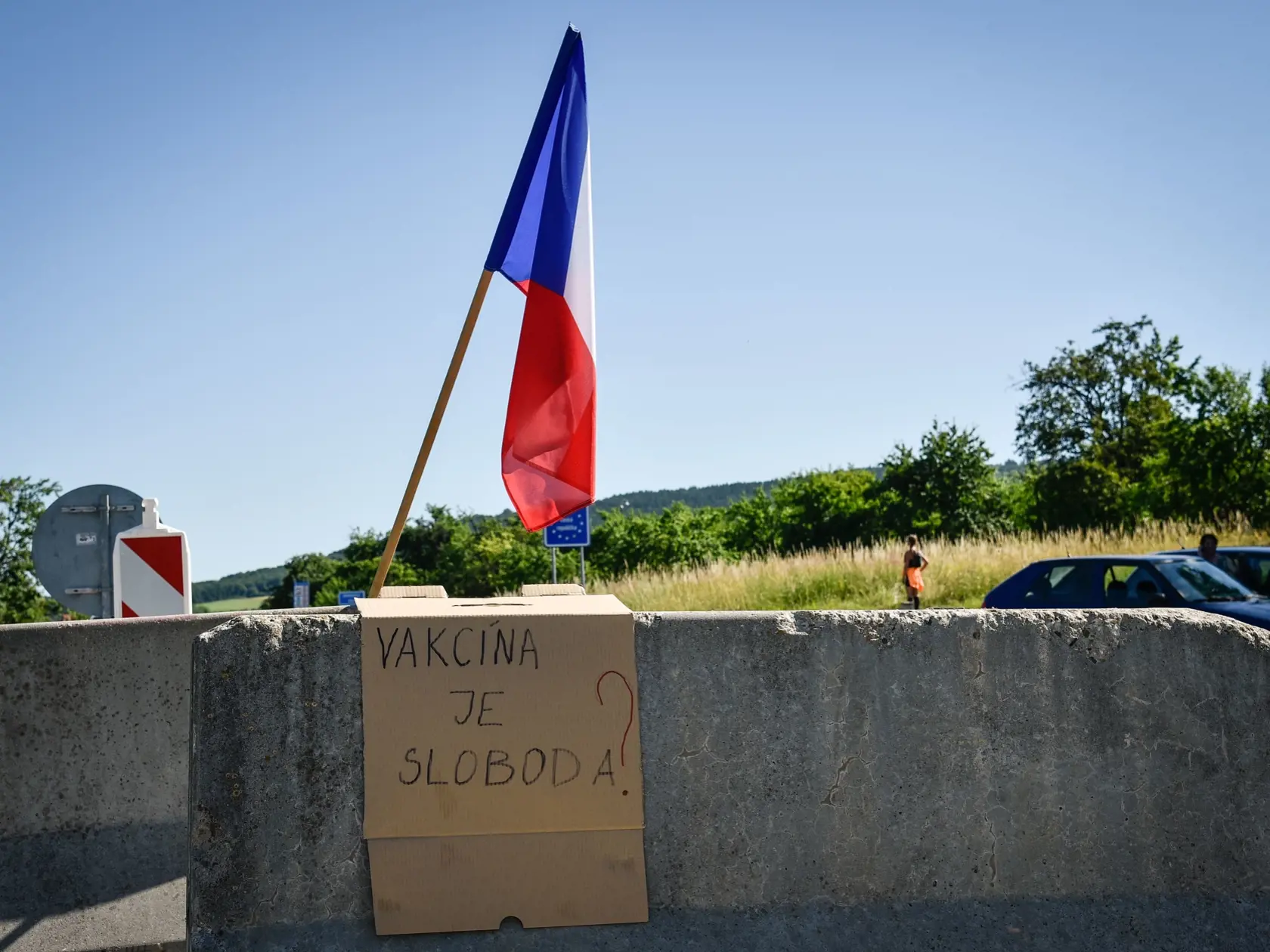 Na snímke uzavretý hraničný priechod Vrbovce – Velká nad Veličkou vo Vrbovciach 6. júla 2021.