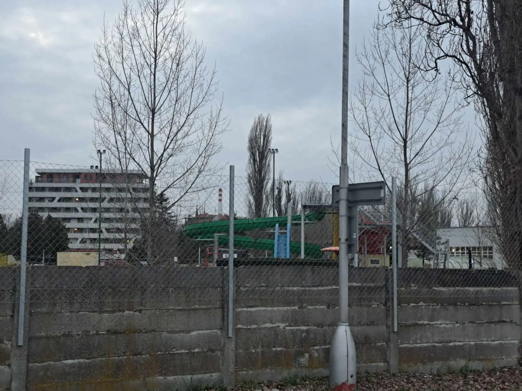 V Komárne žijú obyvatelia mesta doslova pod tikajúcou bombou.