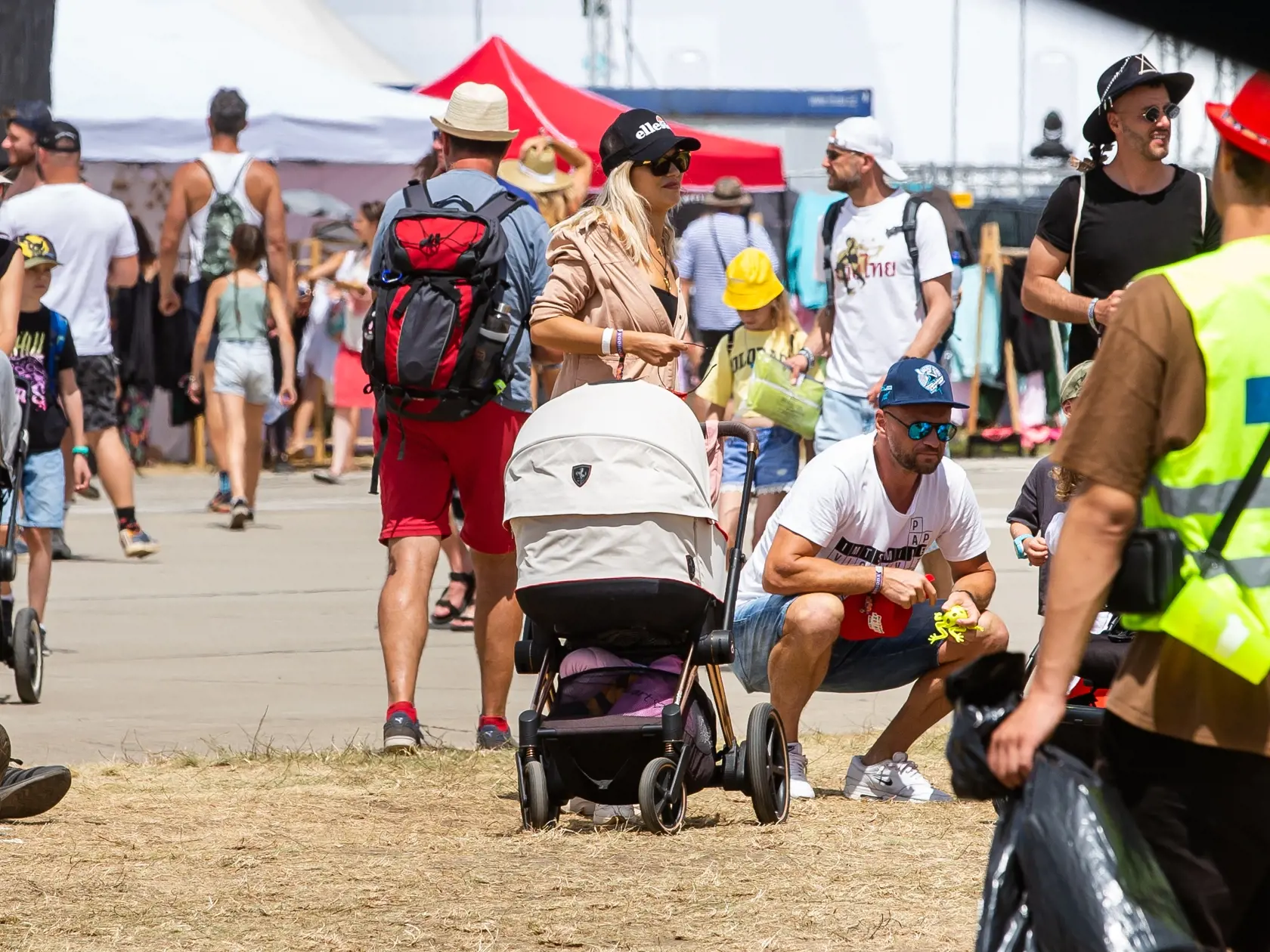 Tretí deň hudobného festivalu "POHODA 2022" na letisku v Trenčíne. Na snímke Ivana Gáborík s manželom Mariánom Gáboríkom. 