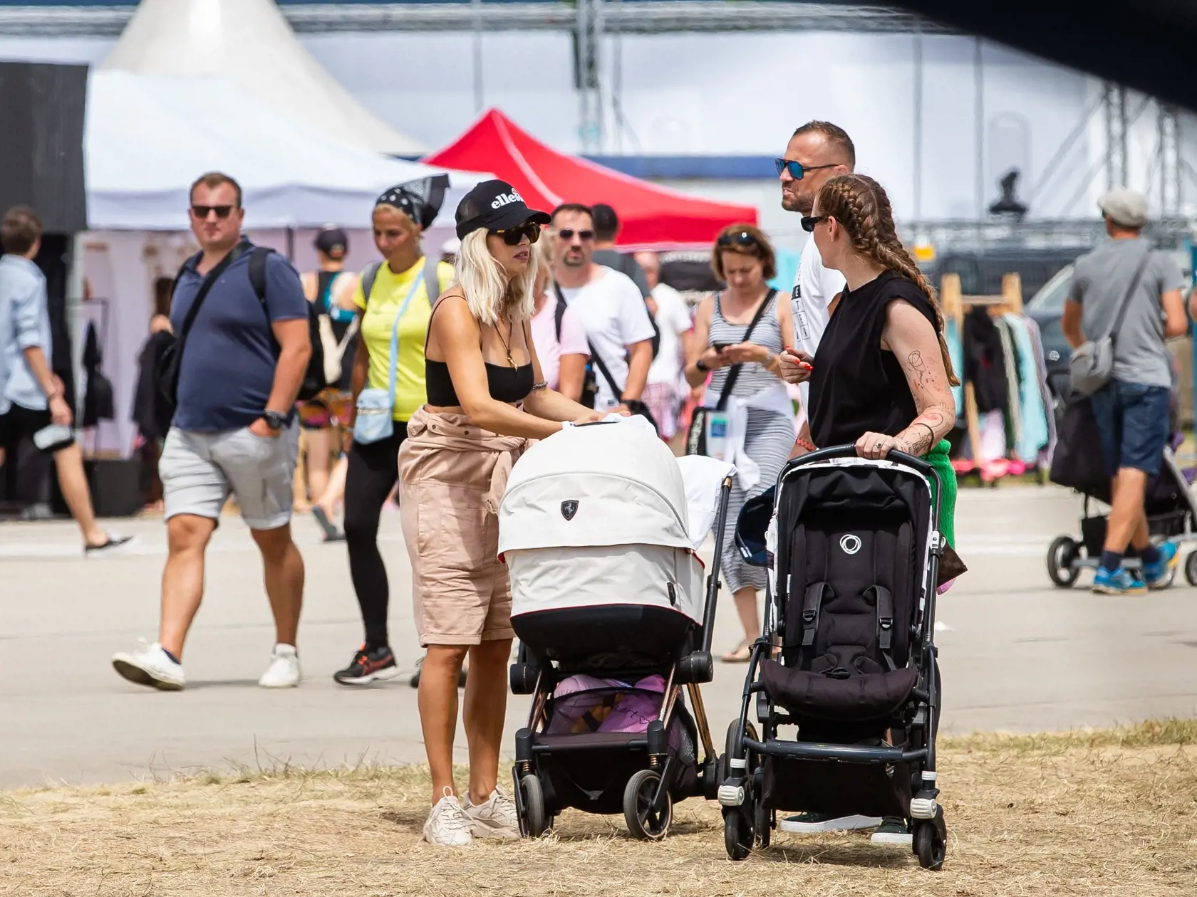 Tretí deň hudobného festivalu "POHODA 2022" na letisku v Trenčíne. Na snímke Ivana Gáborík s manželom Mariánom Gáboríkom. 