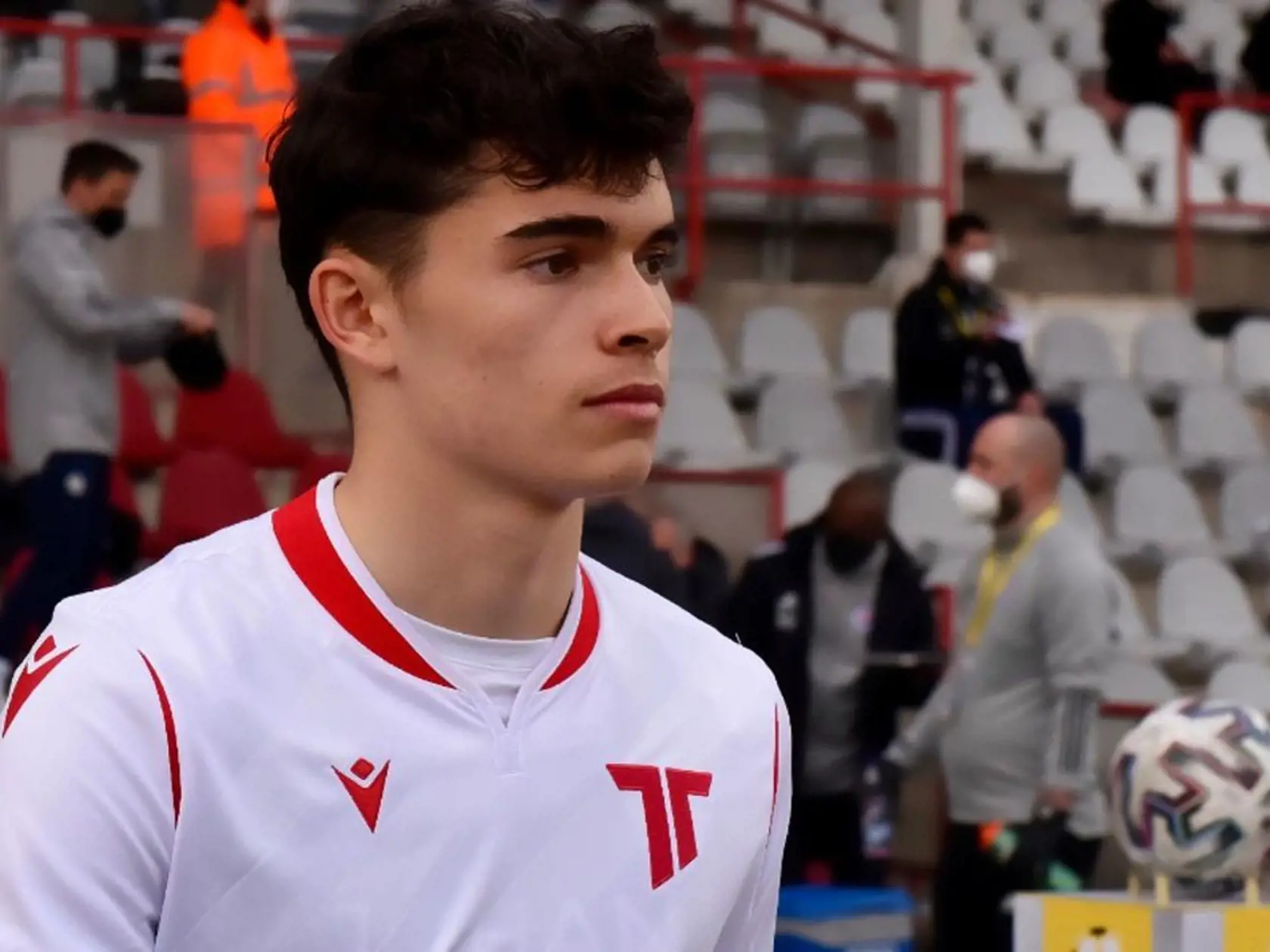 Lucas Demitra nešiel v stopách otca a hrá futbal za AS Trenčín.
