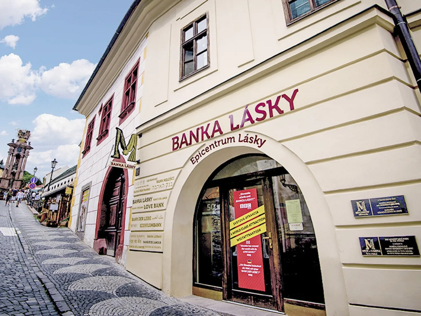 Zážitkovú Banku lásky v marci minulý rok kompletne zničil požiar.