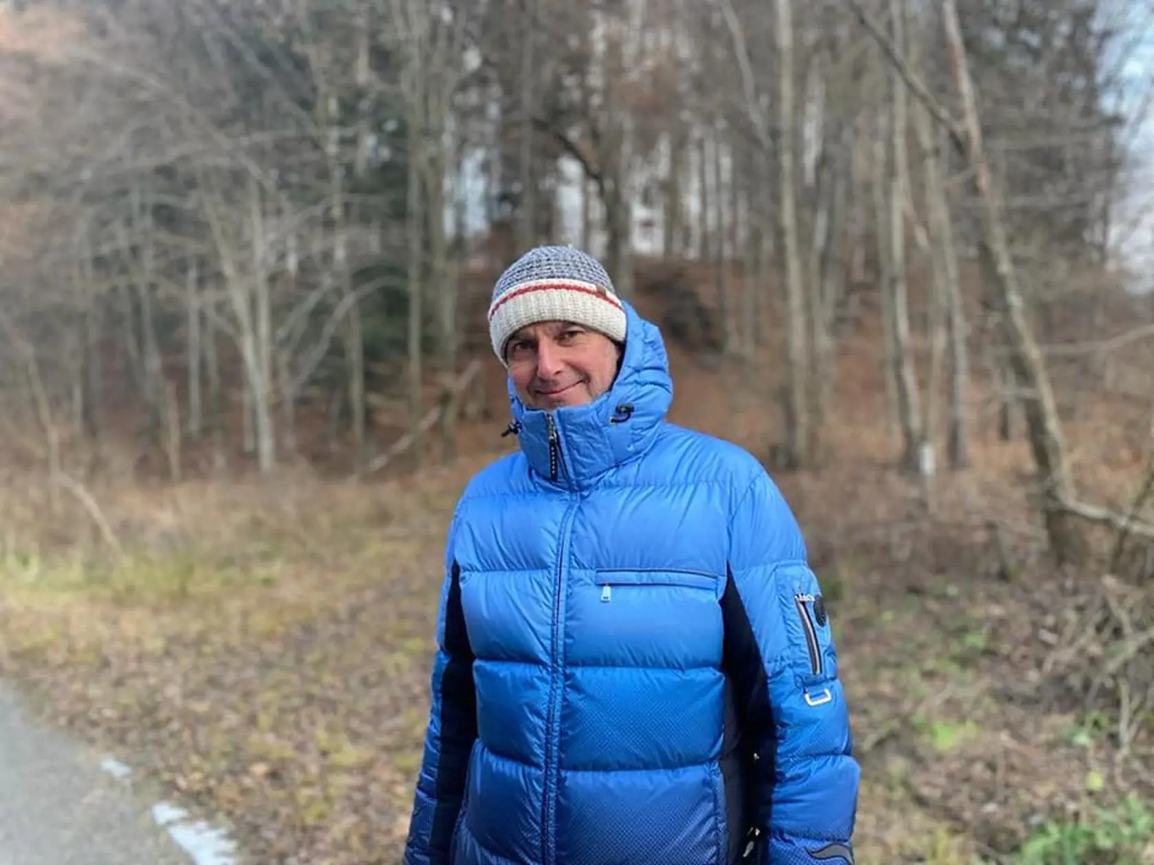 "Prajem vám, aby ste radosť nachádzali každý deň, napr.aj prechádzkou v prírode 🌲. Pokojnú nedeľu priatelia a buďte hlavne zdraví 🙏," napísal Richard Raši (Hlas-SD).
