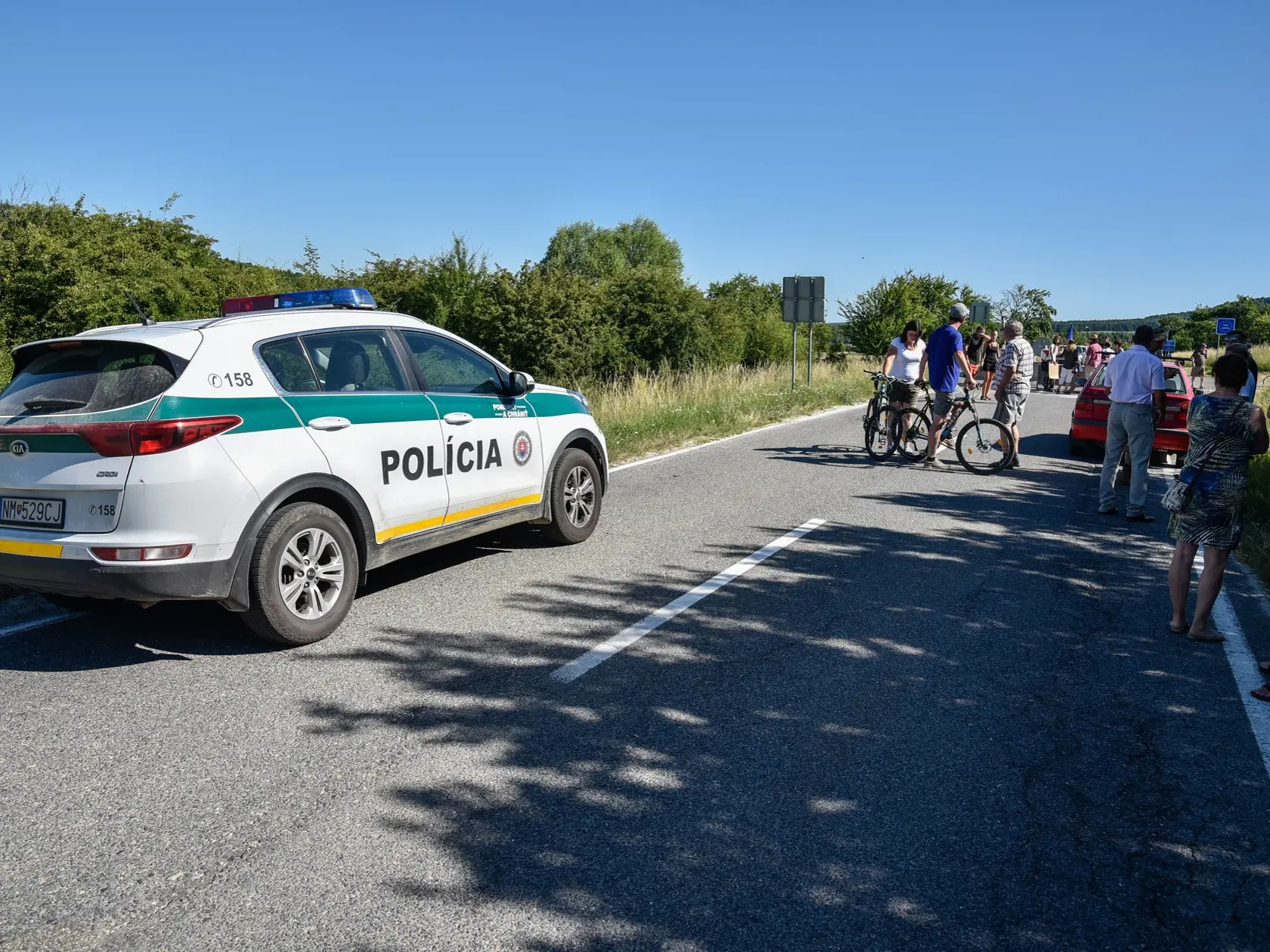 Na hraničnom priechode Vrbovce – Velká nad Veličkou včera prebehol protest, množstvo ľudí s jeho uzavretím nesúhlasí.