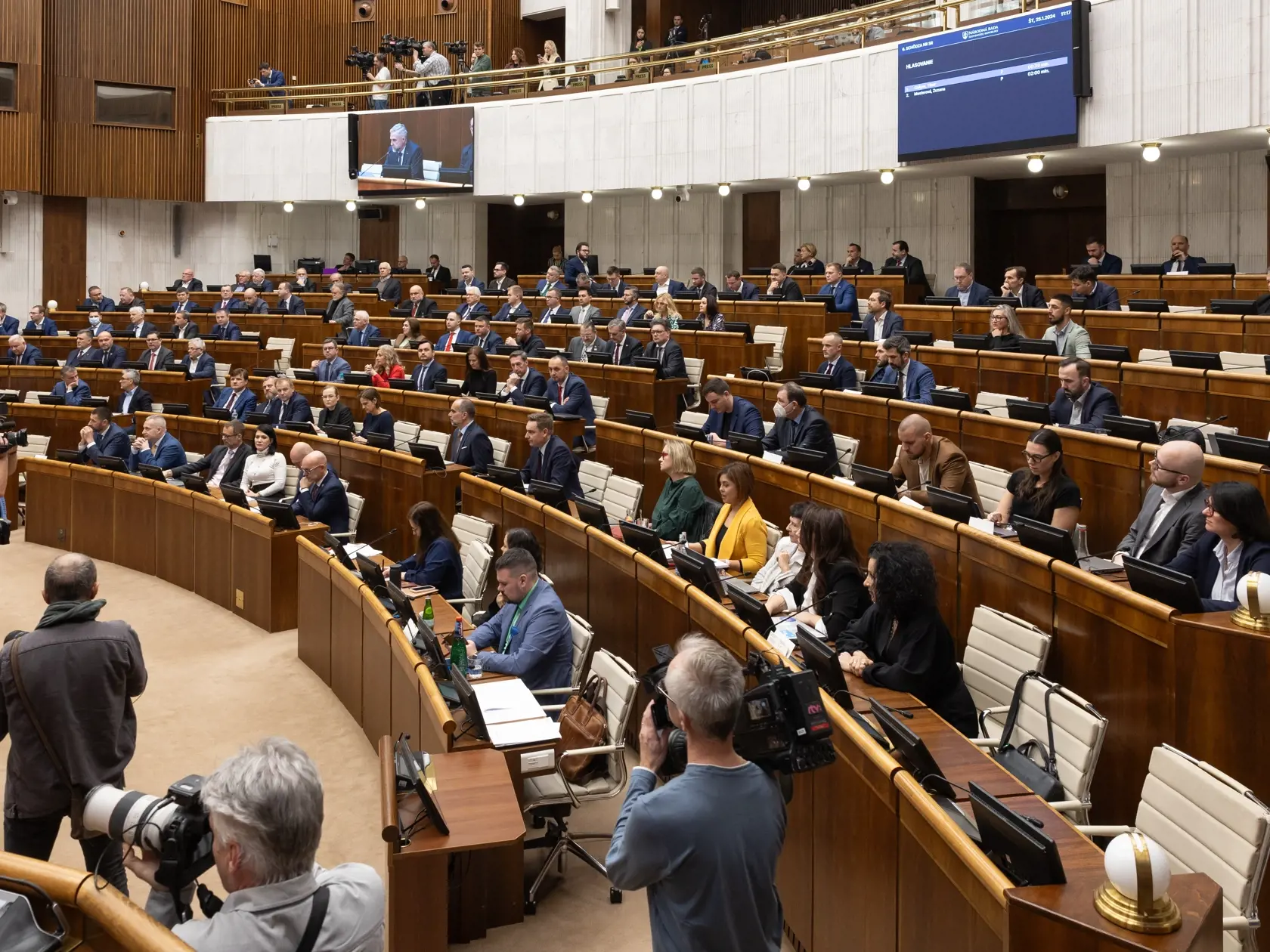 Fotky z NR SR niektorým politikov asi omrzeli.