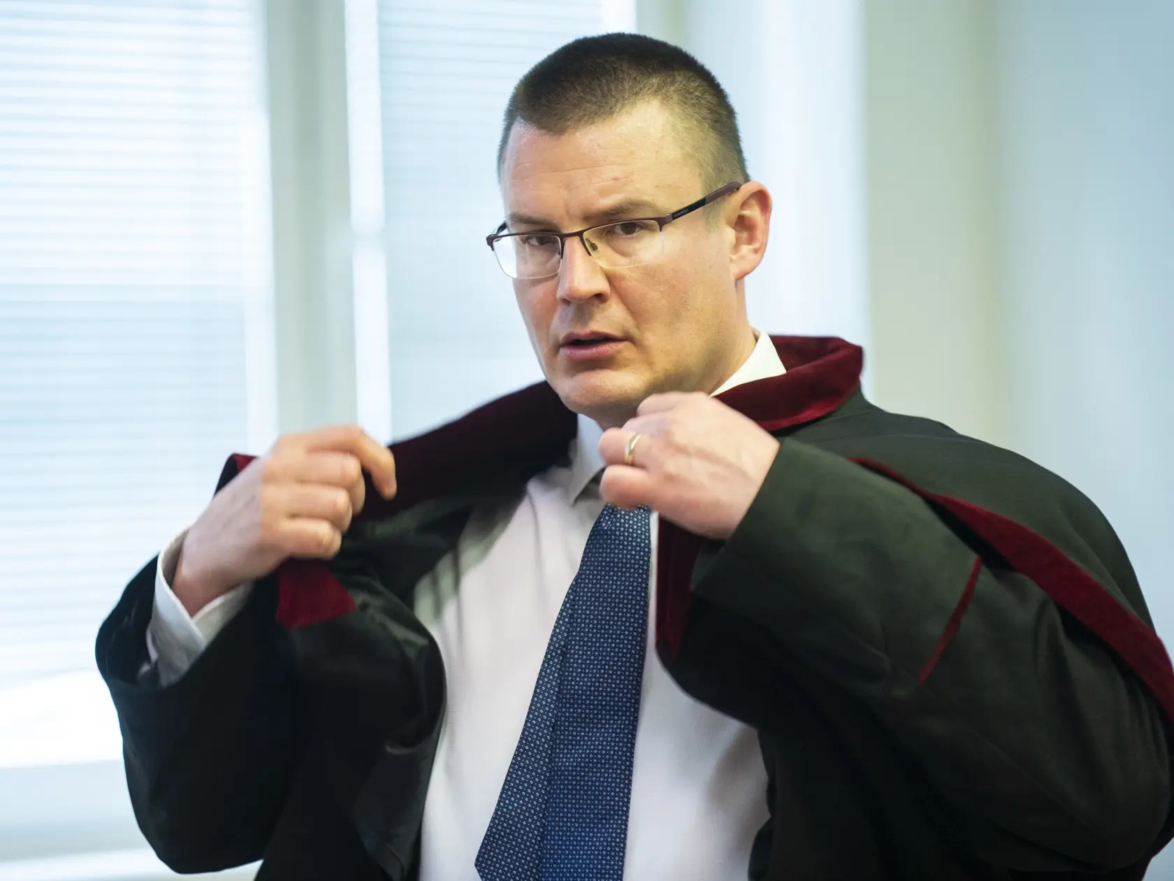 Na snímke prokurátor Michal Šúrek počas pojednávania v kauze objednávky vraždy Sylvie Klaus-Volzovej na súde 4. mája 2023 v Bratislave.