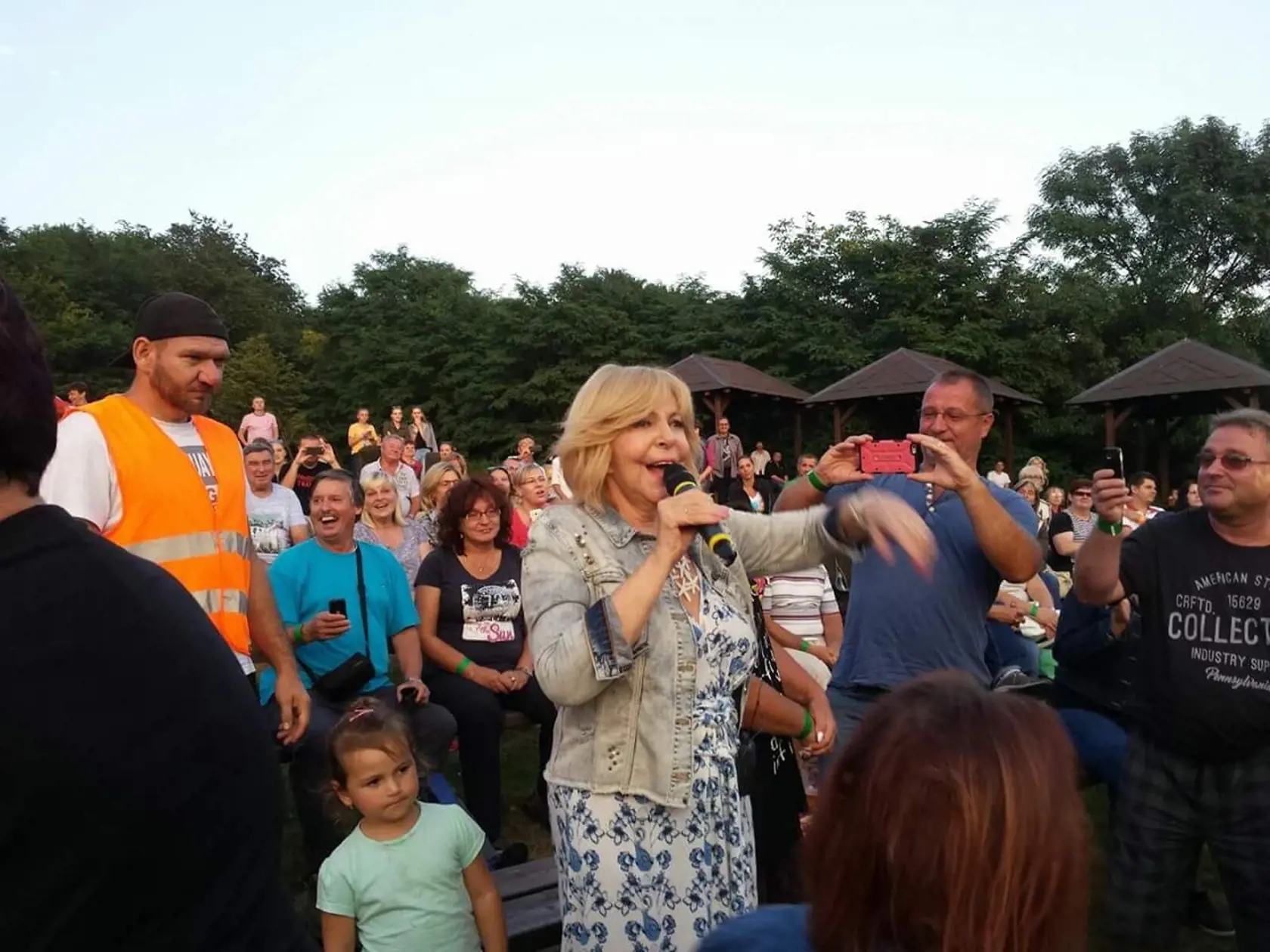 Na 16. ročníku Muzikálového festivalu Jozefa Bednárika v Brusne, študenti konzervatória pod vedením muzikálovej divy Terezy Králikovej predvedú špeciálny program, ktorým si uctia českú ikonu a najpredávanejšiu speváčku všetkých čias Hanu Zagorovú.