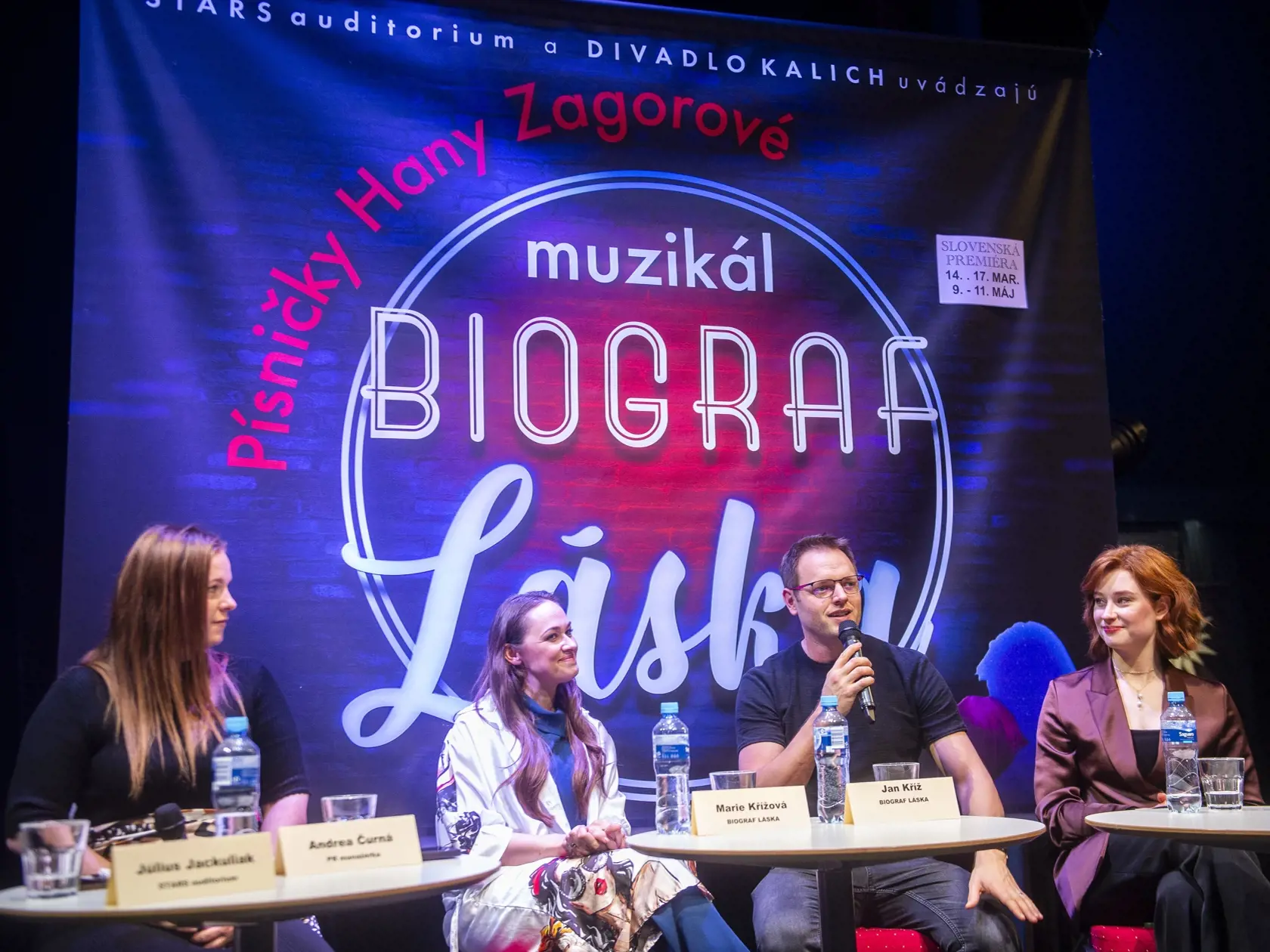 Na snímke zľava PR manažérka Andrea Čurná, speváčka a herečka Márie Křížová, herec Ján Kříž a herečka Natálie Halouzková počas prezentácie  muzikálu s názvom Biograf láska v Bratislave v stredu 7. februára 2024. Český muzikál so skladbami Hany Zagorovej bude mať slovenskú premiéru 14. - 17. marca. FOTO TASR - Jakub Kotian