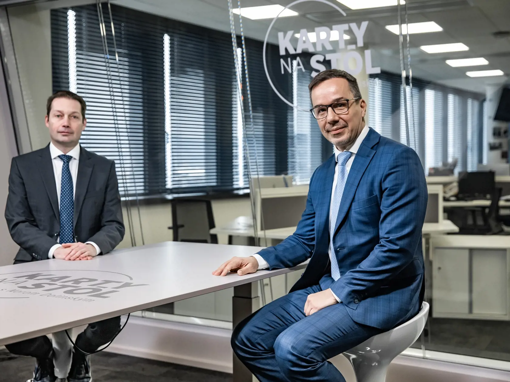 Diskusná relácia "Karty na stôl", ktorej hosťom bol Erik Tomáš (Hlas-SD), minister práce, sociálnych vecí a rodiny. Hovoril v nej aj o podpore dlhodobo nezamestnaných.