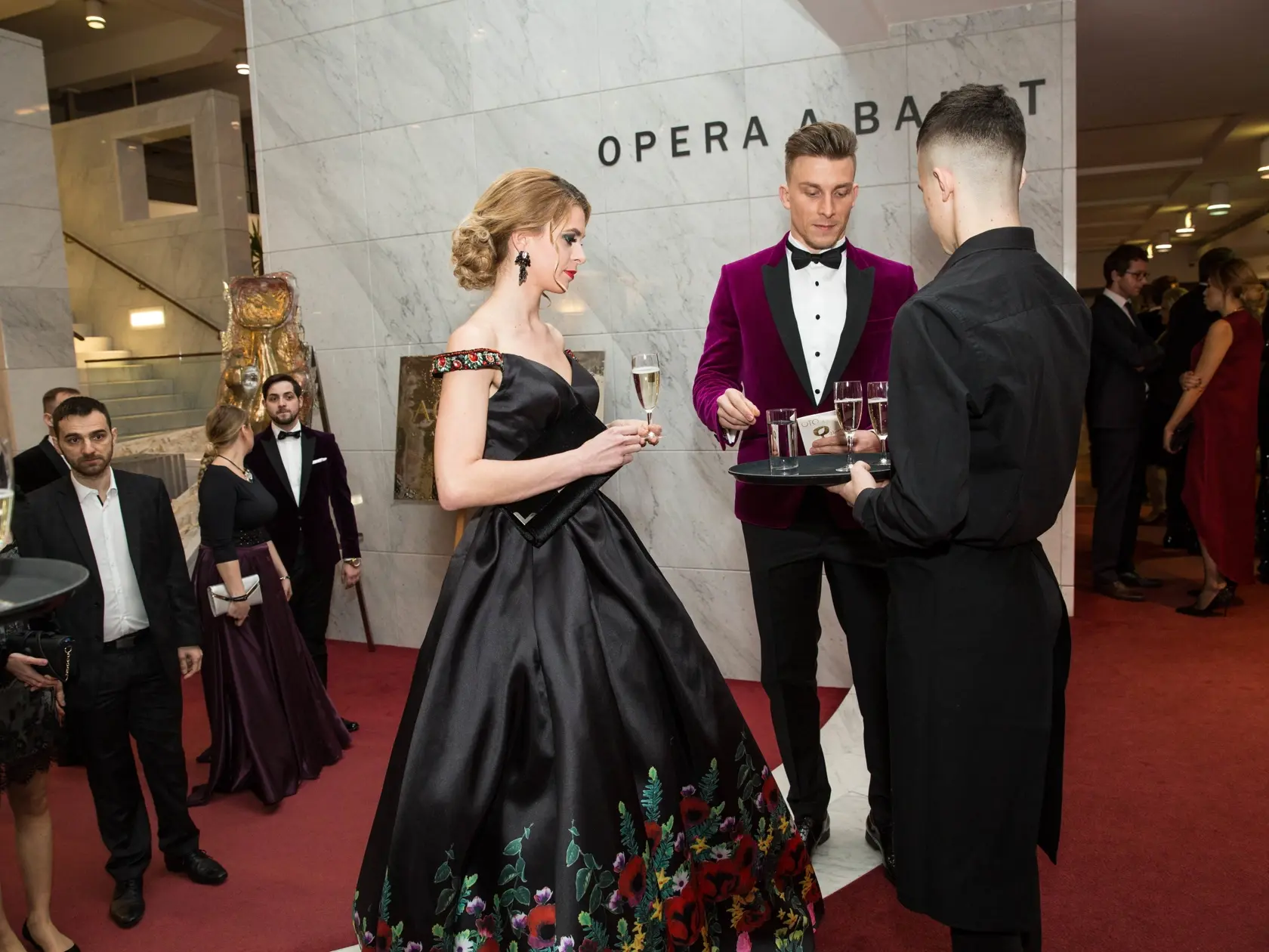 Na snímke príchod ľudí na OTO 2018.  na snímke Juraj Bača, Dominika Richterová  