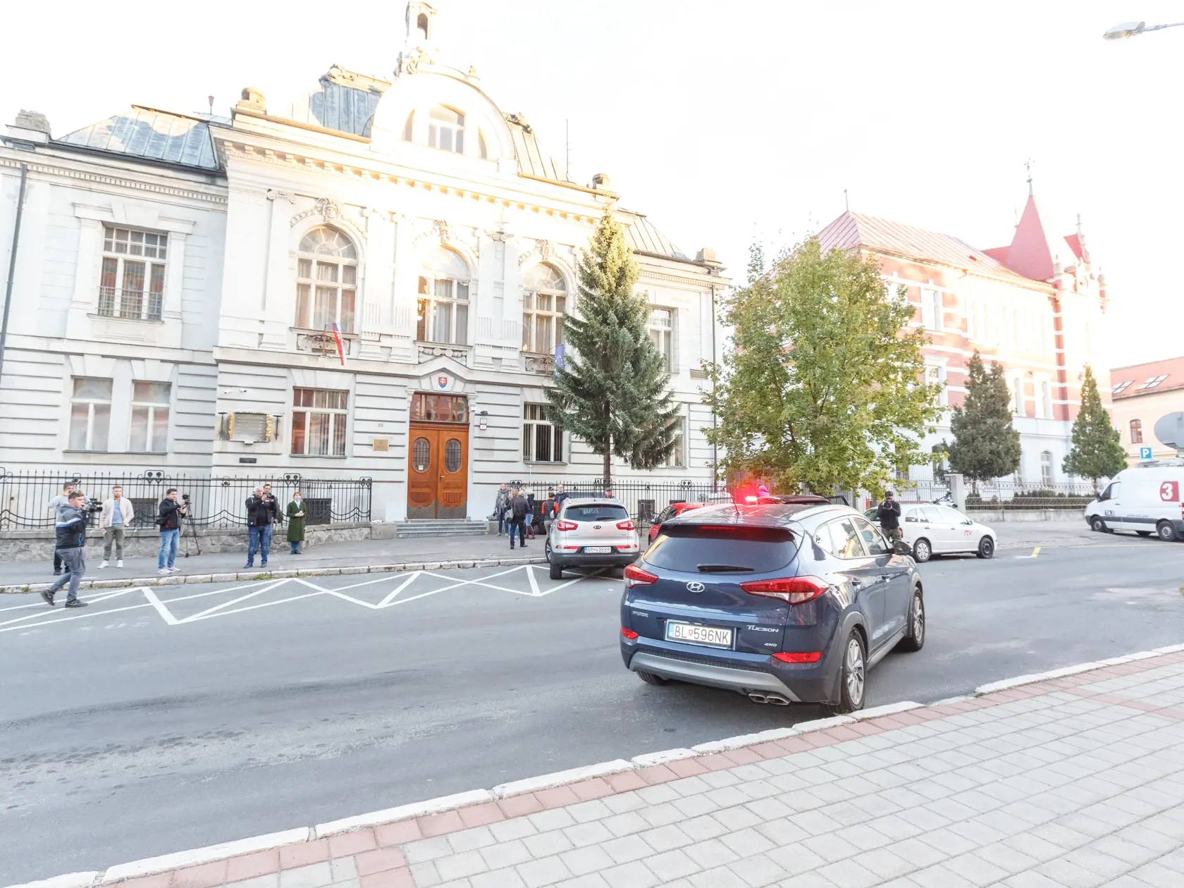 Kukláči predviedli obvinených z vraždy Jána Kuciaka na špeciálny trestný súd v Banskej Bystrici.