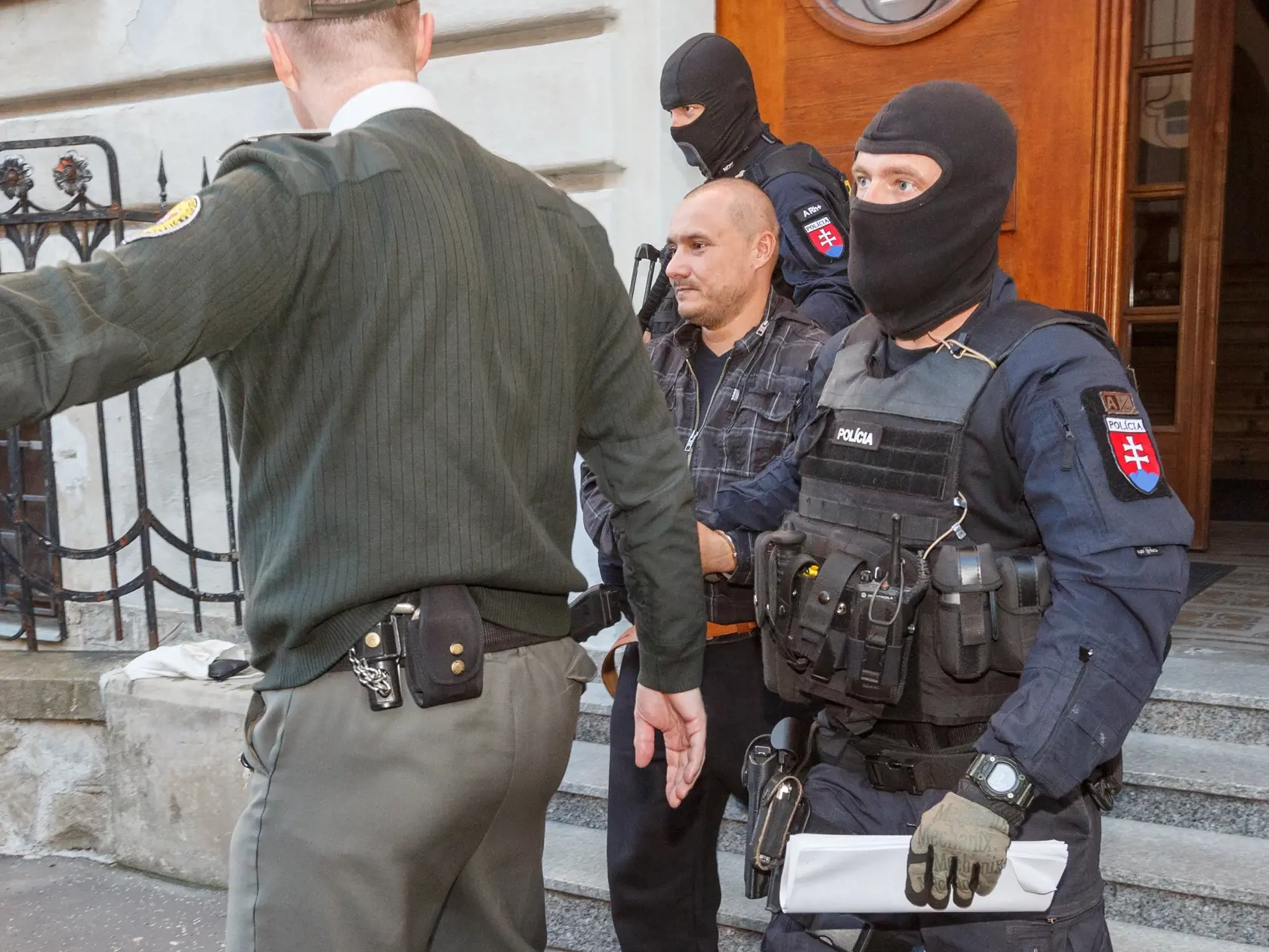 Kukláci predviedli obvinených z vraždy Jána Kuciaka na špeciálny trestný súd v Banskej Bystrici. Tomáš Szabó.