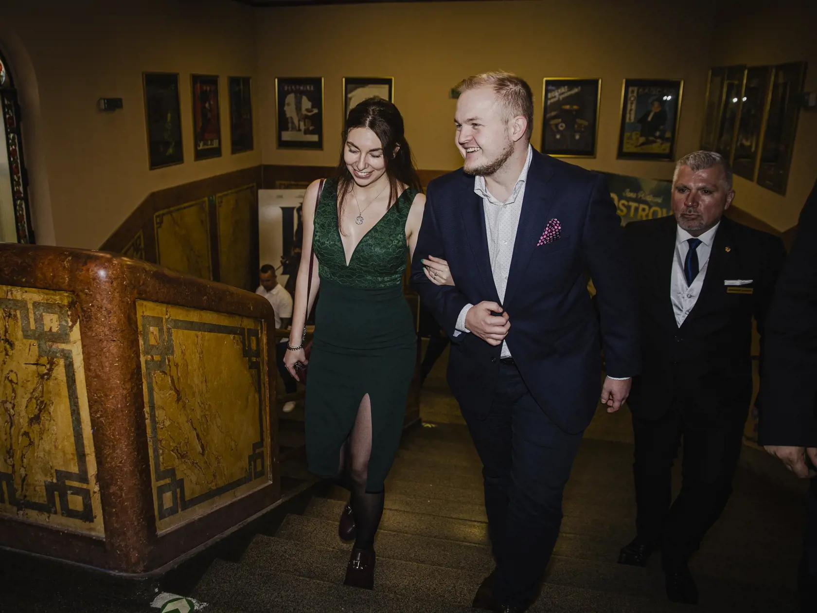 Na snímke Artur Štaidl s priateľkou počas slávnostnej premiéry minisérie Iveta - skutočný príbeh Ivety Bartošovej pokračuje, ktorá sa konala v pražskom kine Lucerna.