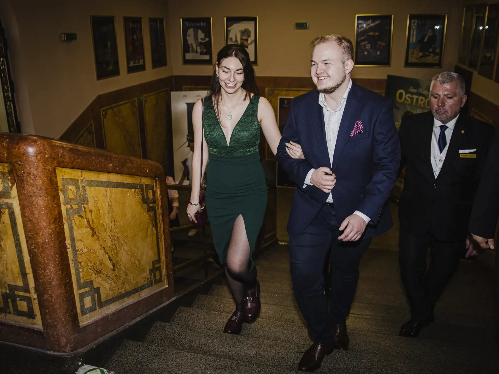 Na snímke Artur Štaidl s priateľkou počas slávnostnej premiéry minisérie Iveta - skutočný príbeh Ivety Bartošovej pokračuje, ktorá sa konala v pražskom kine Lucerna.
