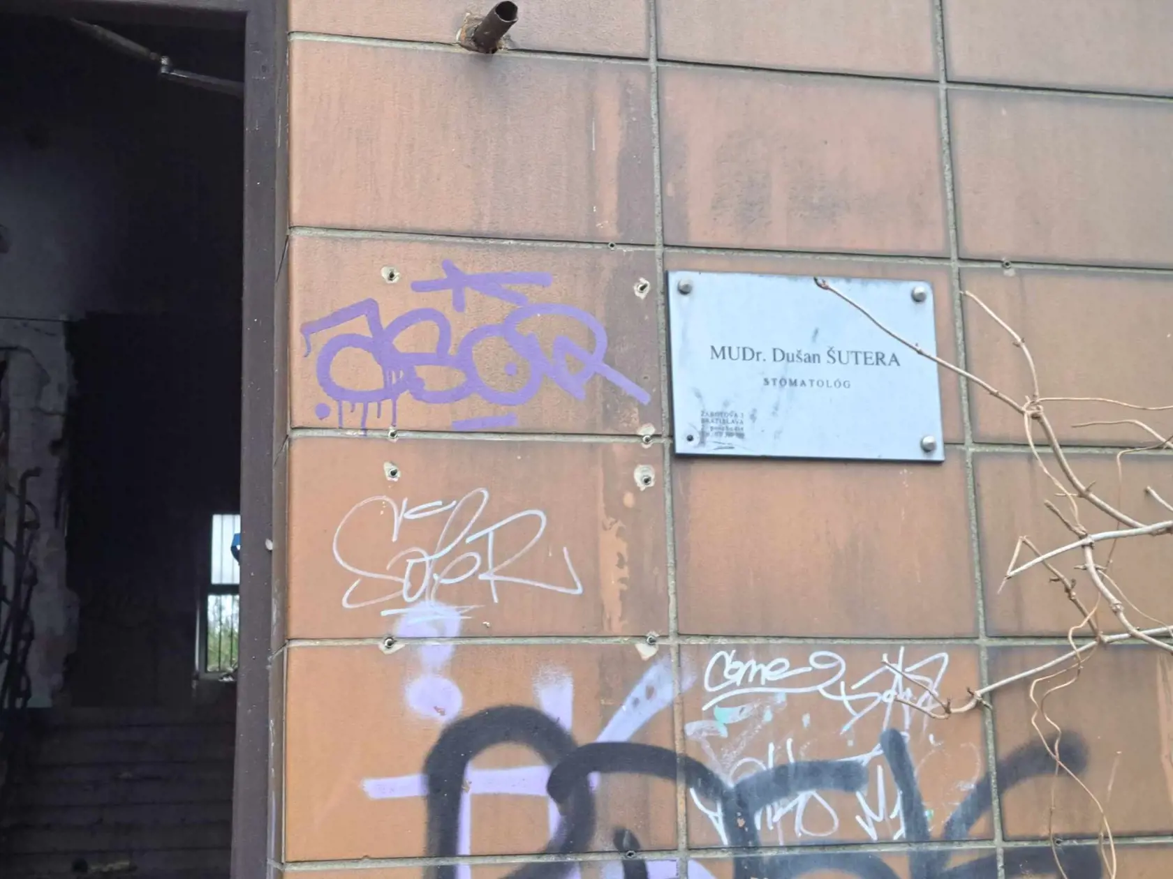 Opustená bývala poliklinika sa nazývala Ambulatórium.