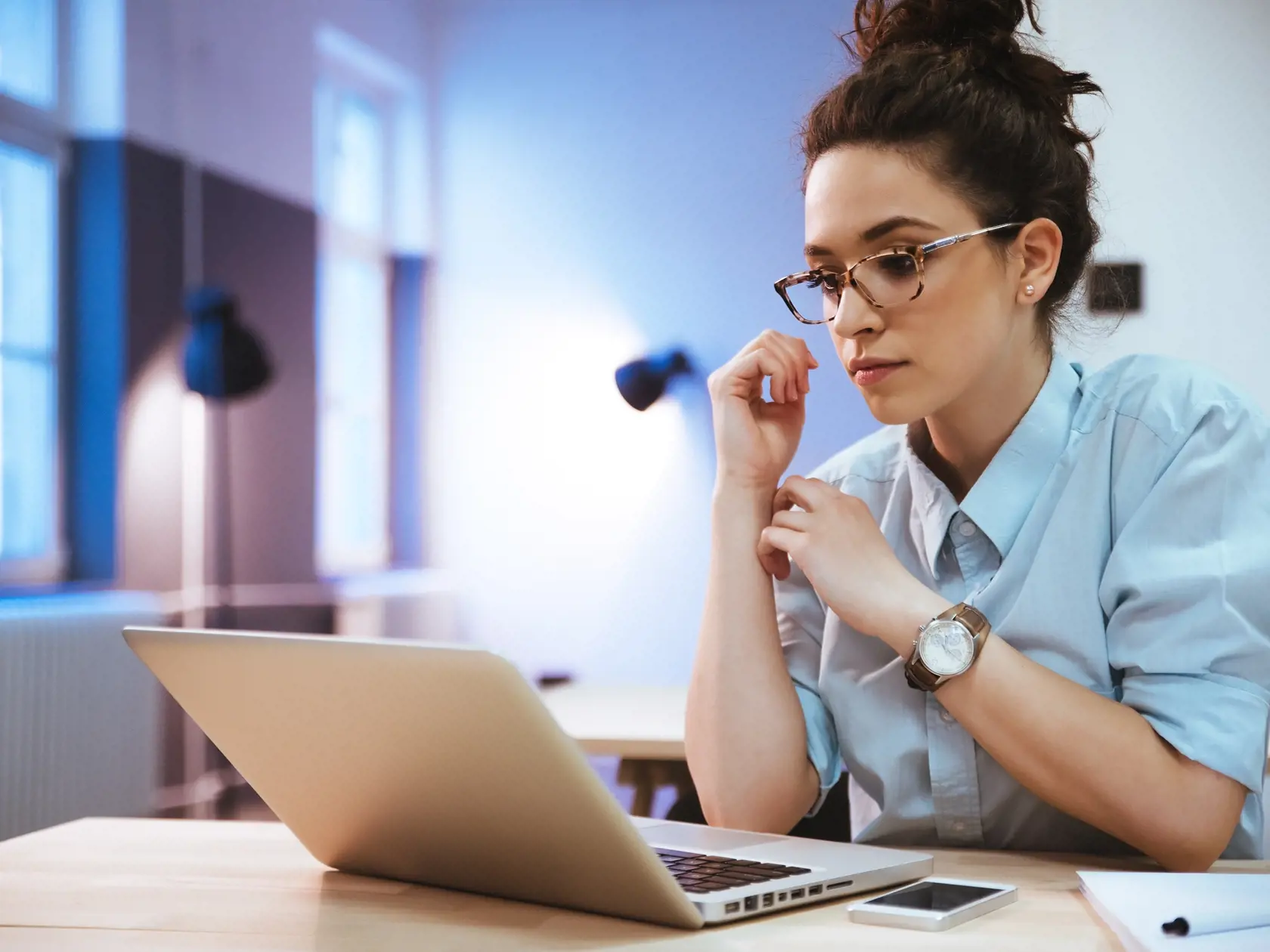 Produktívny home office vyžaduje určitú disciplínu. Zákonník práce obsahuje ustanovenie, podľa ktorého po pracovanom čase nemusíte dvíhať telefón.